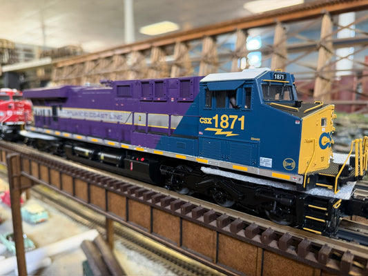 Atlas O 30138417 - Premier - ES44AC Diesel Locomotive "CSX" #1871 (ACL Heritage) - MrMuffin'sTrains