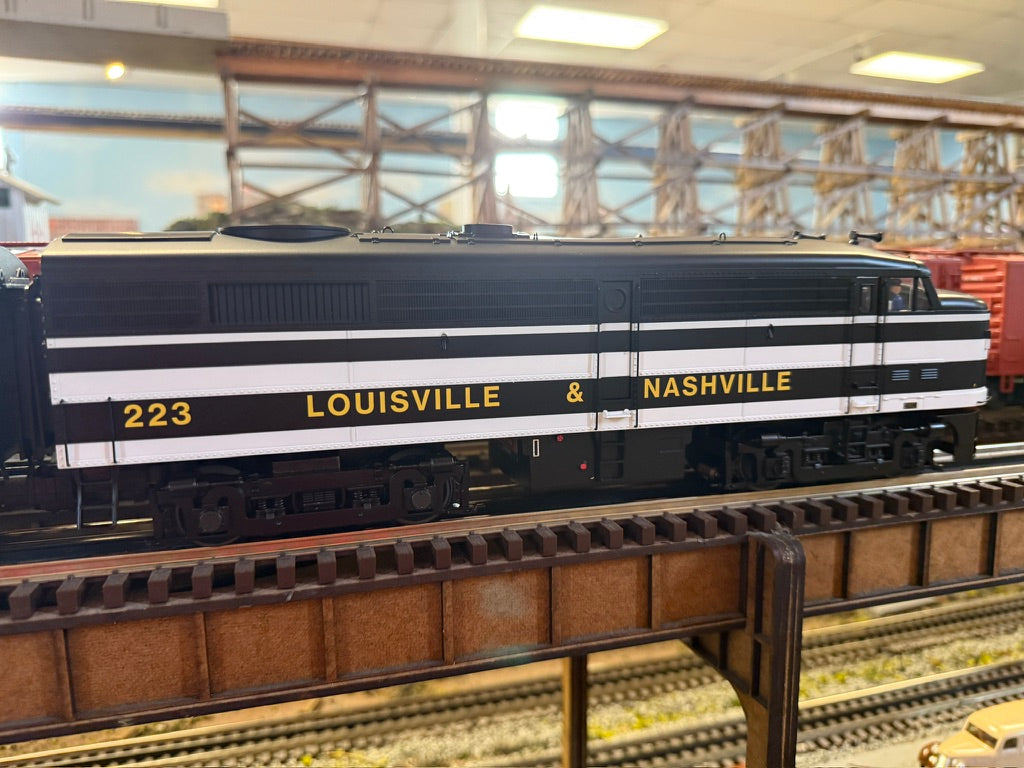 Lionel 2533981 - Legacy FA-2 AA Diesel Set "Louisville & Nashville" #223/337 - Custom Run for MrMuffin'sTrains