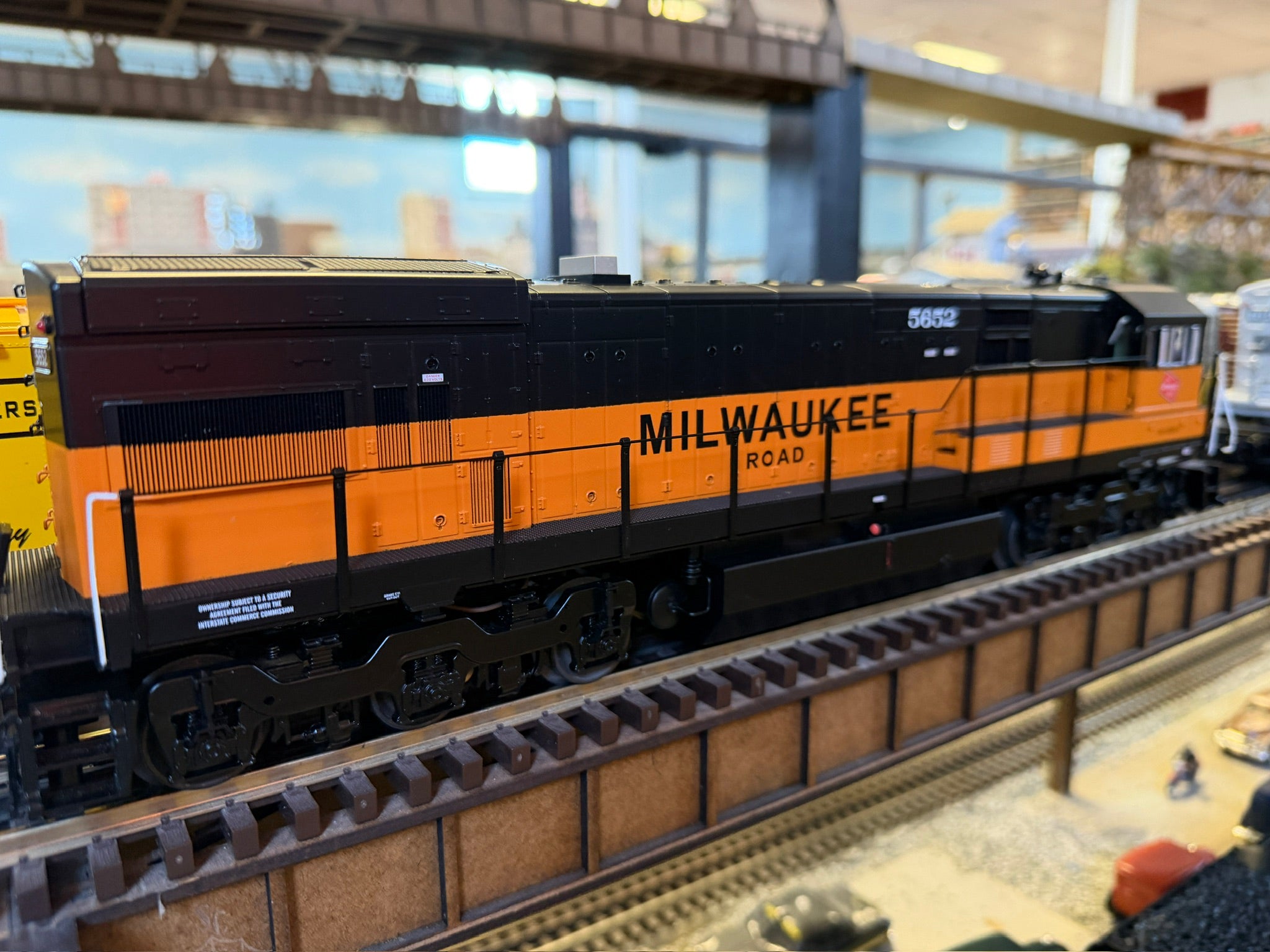 Atlas O 30138687S - Premier - U30C Diesel Locomotive "Milwaukee Road" #5652 - Custom Run for Mr.Muffin's Trains