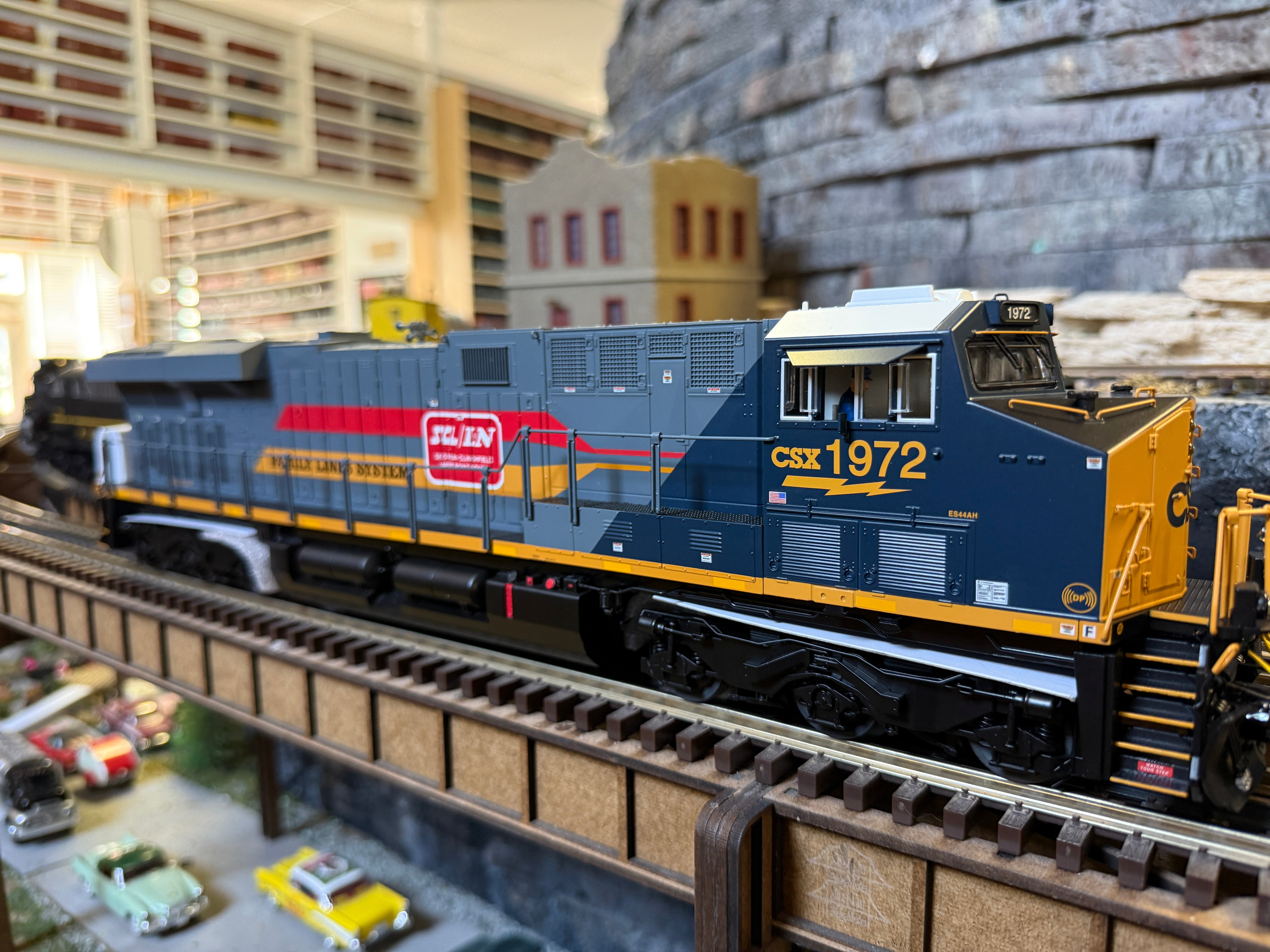 Lionel 2533569 - Legacy ES44 Diesel Locomotive "Family Lines" #1972 CSX (Non-Powered)