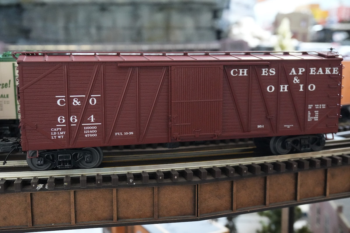 MTH 20-99451 - Premier - 40’ USRA Single Sheathed Box Car "Chesapeake & Ohio"