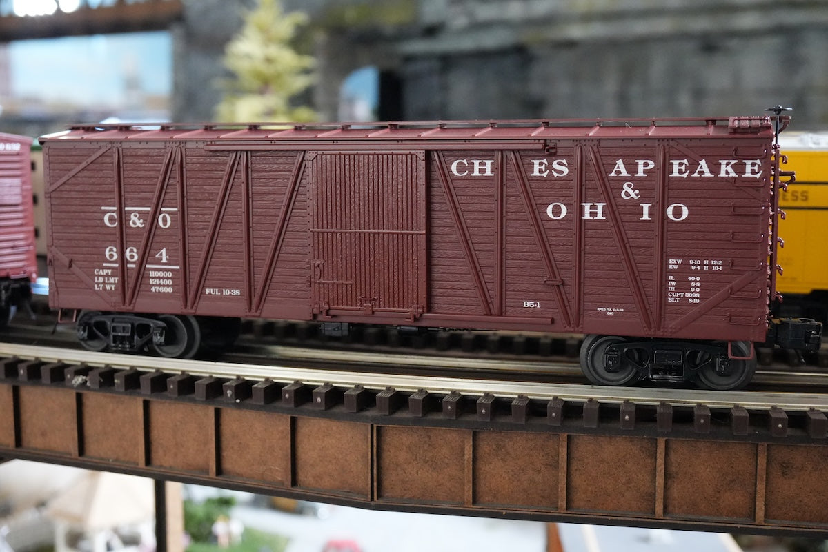 MTH 20-99451 - Premier - 40’ USRA Single Sheathed Box Car "Chesapeake & Ohio"