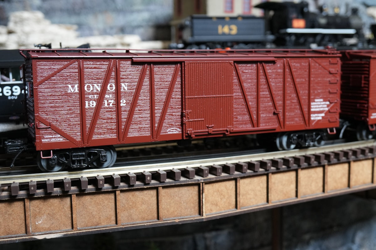 MTH 20-99459 - Premier - 40’ USRA Single Sheathed Box Car "Monon" #19172 - Custom Run for MrMuffin'sTrains