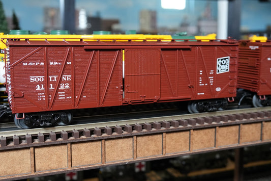 MTH 20-99464 - Premier - 40’ USRA Single Sheathed Box Car "SOO Line" #41122 - Custom Run for MrMuffin'sTrains