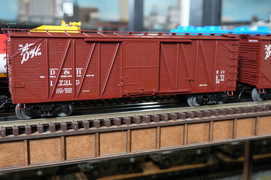 MTH 20-99456 - Premier - 40’ USRA Single Sheathed Box Car "Delaware & Hudson"
