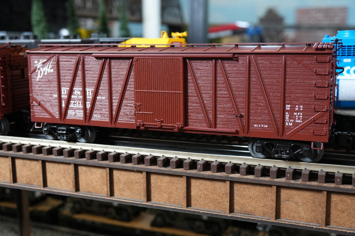MTH 20-99456 - Premier - 40’ USRA Single Sheathed Box Car "Delaware & Hudson"