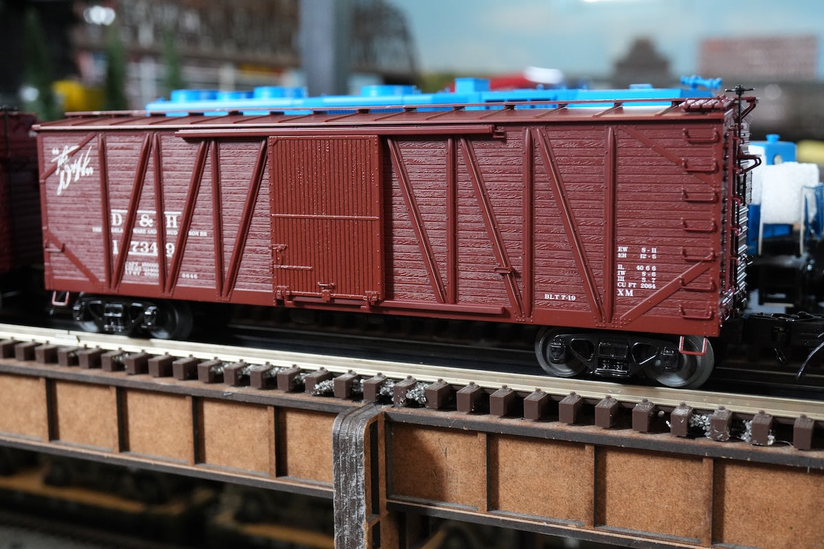MTH 20-99456 - Premier - 40’ USRA Single Sheathed Box Car "Delaware & Hudson"