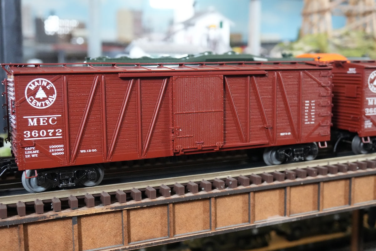 MTH 20-99453 - Premier - 40’ USRA Single Sheathed Box Car "Maine Central"
