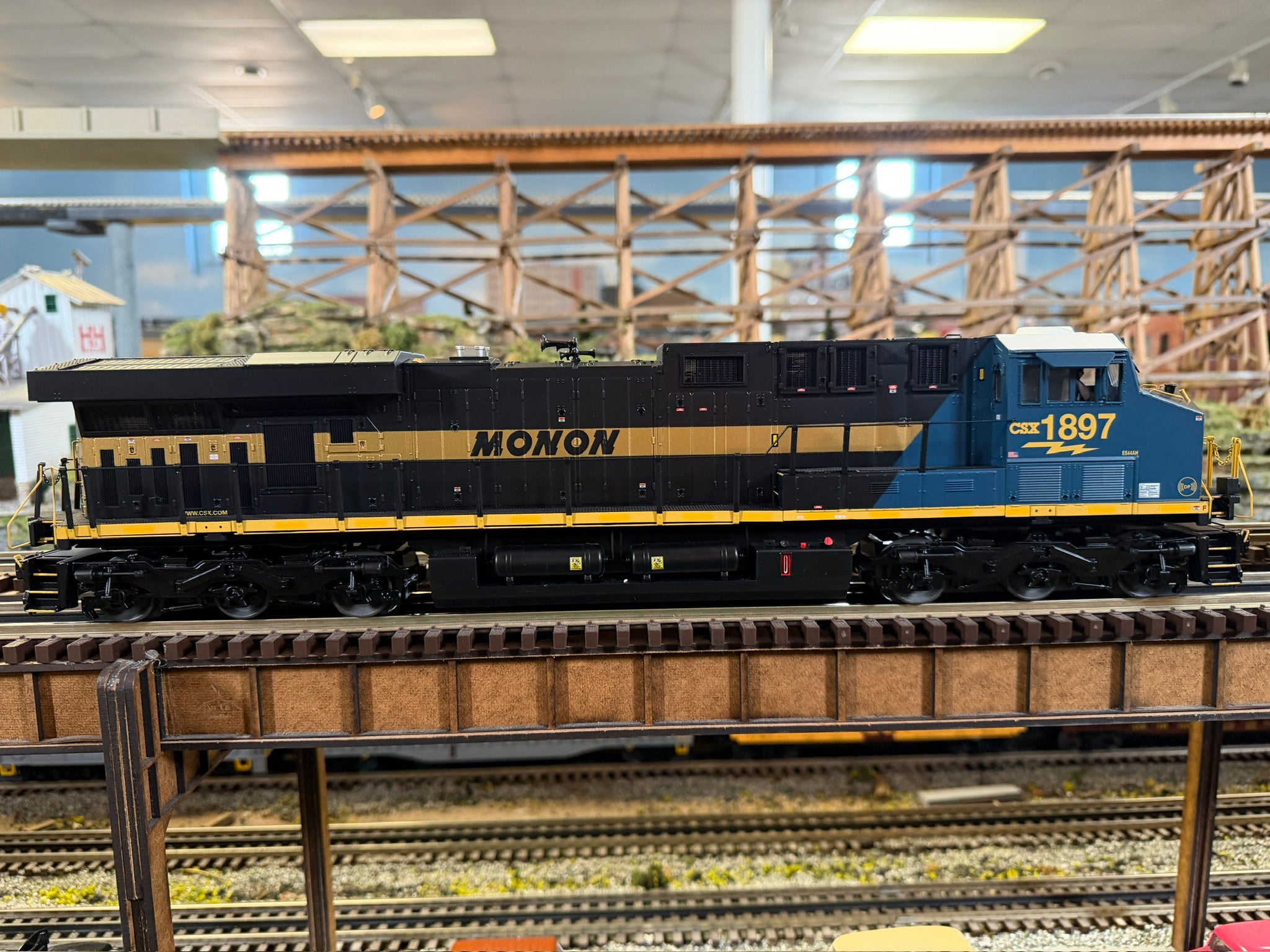 Atlas O 30138419 - Premier - ES44 Diesel Locomotive "CSX" #1897 (Monon Heritage)
