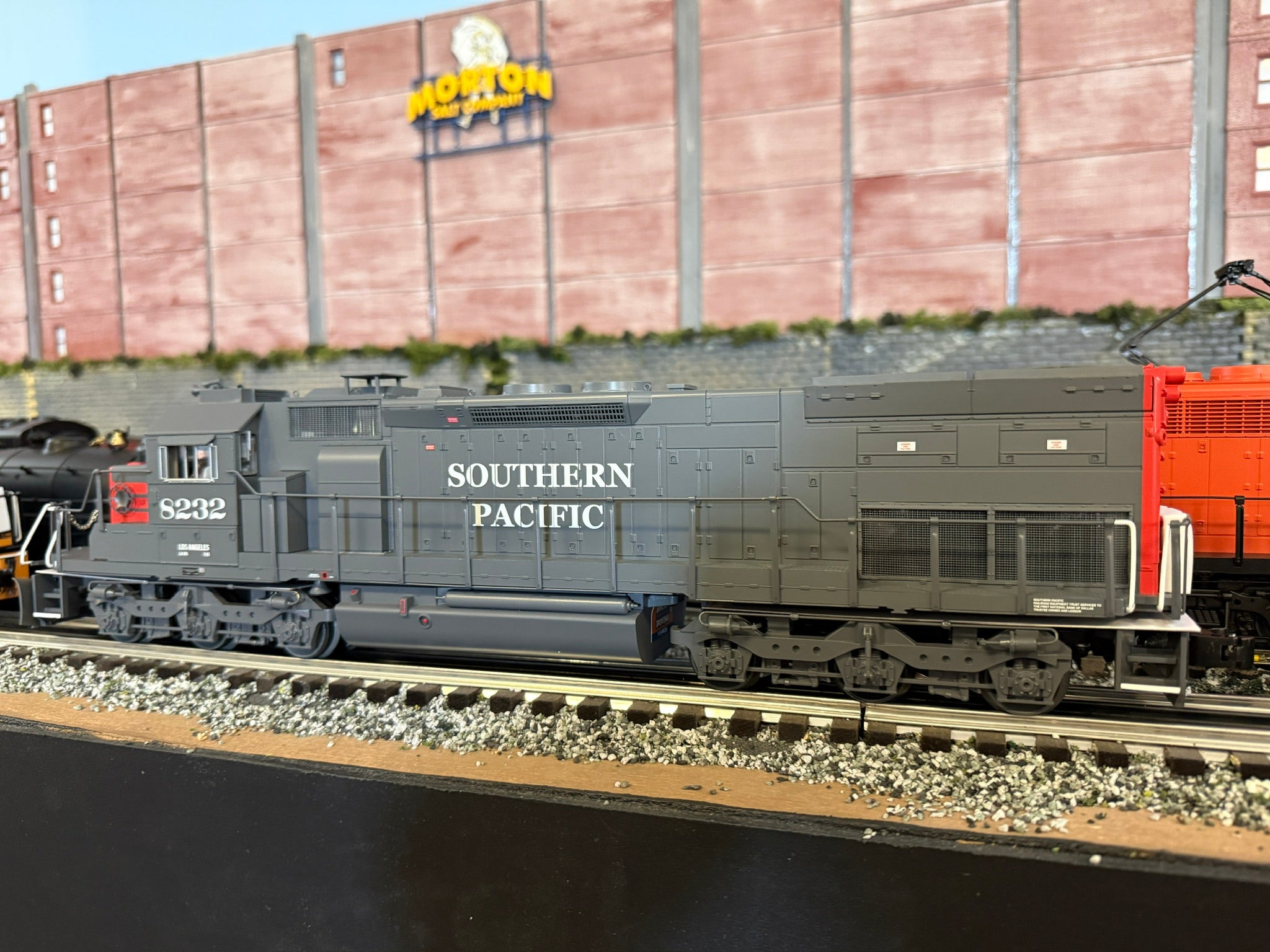 Lionel 2533841 - Legacy SD40T-2 Diesel Locomotive "Southern Pacific" #8232