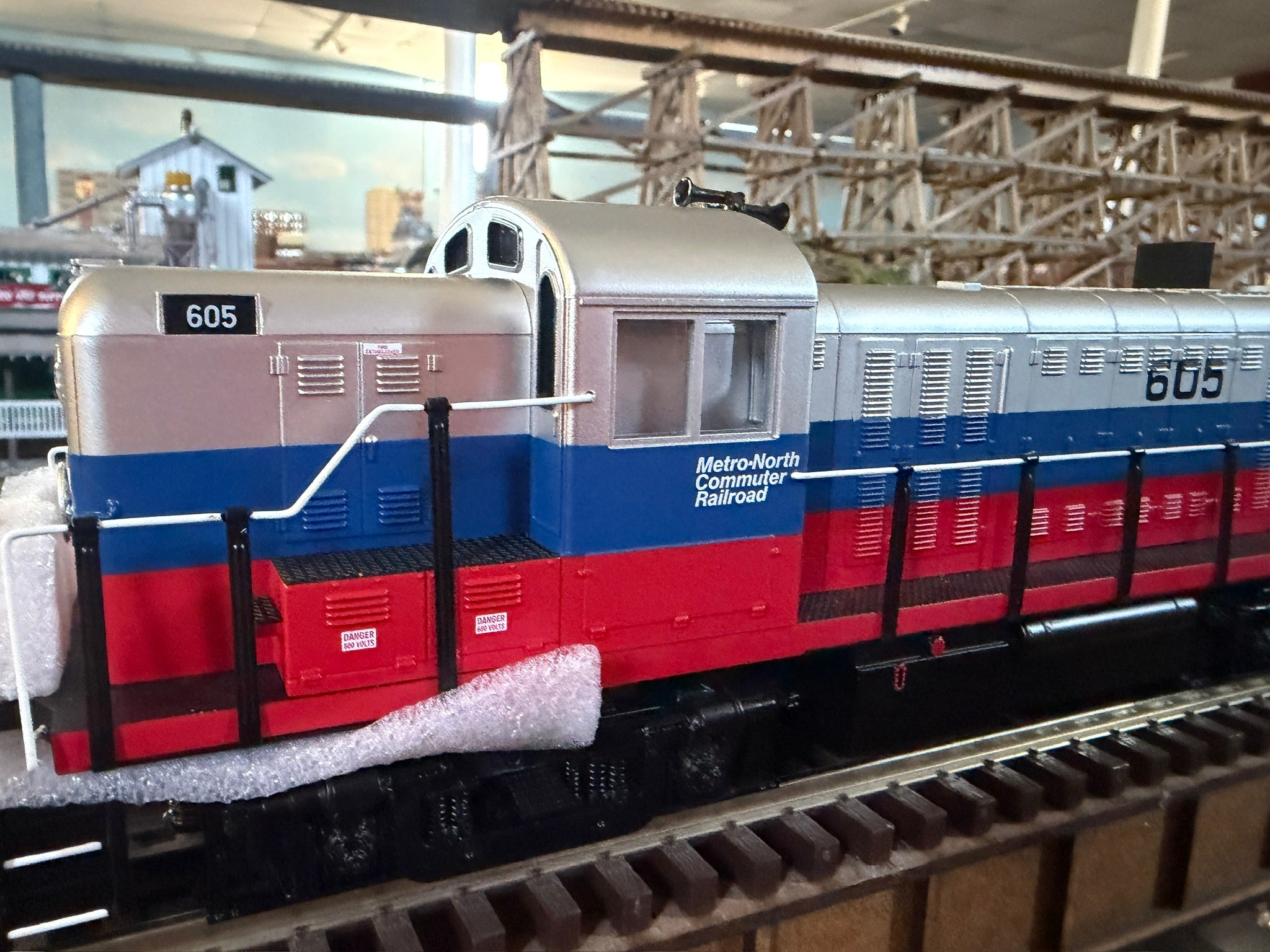 MTH 30-21193-1 - RS-3 Diesel Engine "Metro North" #605 w/ PS3