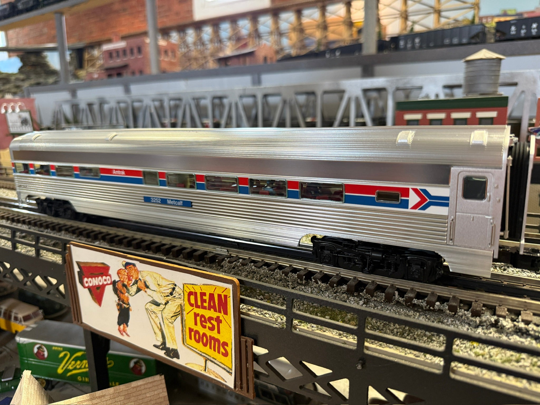 Lionel 2527160 - 18" Aluminum Passenger Car Set "Amtrak" (4-car) Phase I