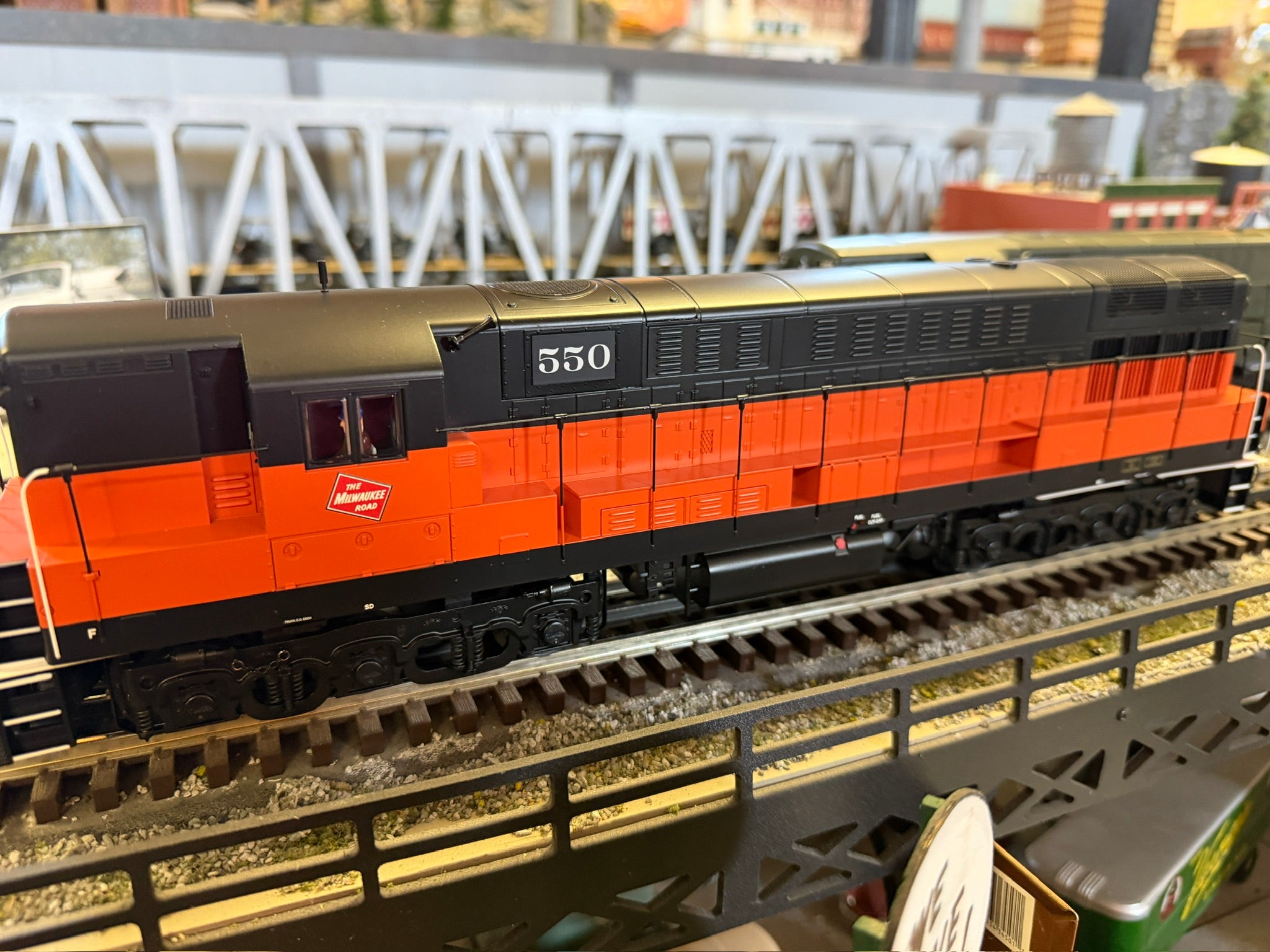 Lionel 2533691 - Legacy TrainMaster Diesel Locomotive "Milwaukee Road" #550