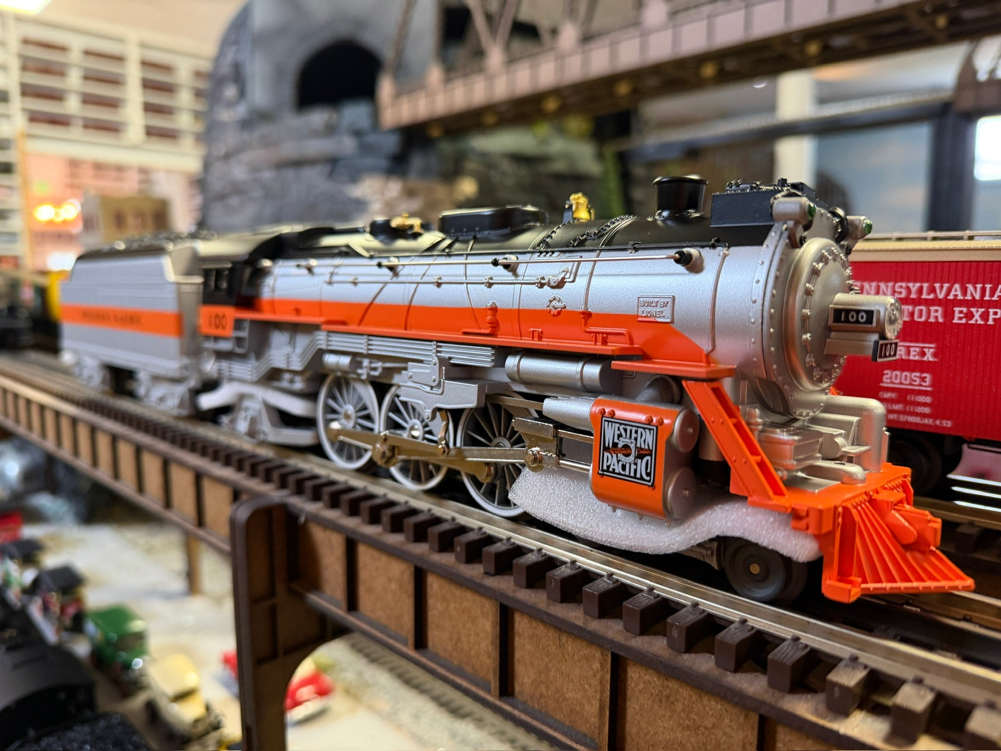 Lionel 2532100 - LionChief +2.0 Pacific Steam Locomotive "Western Pacific" #100