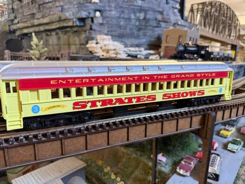 Atlas O 3001772A - Premier - Madison Heavyweight Passenger Cars "Strates Shows" (4-Car) Red