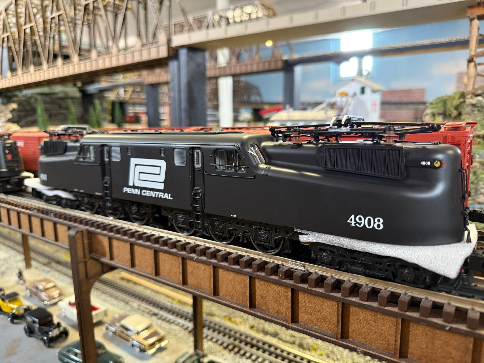 Lionel 2533060 - Vision Line GG1 Electric Engine "Penn Central" #4908