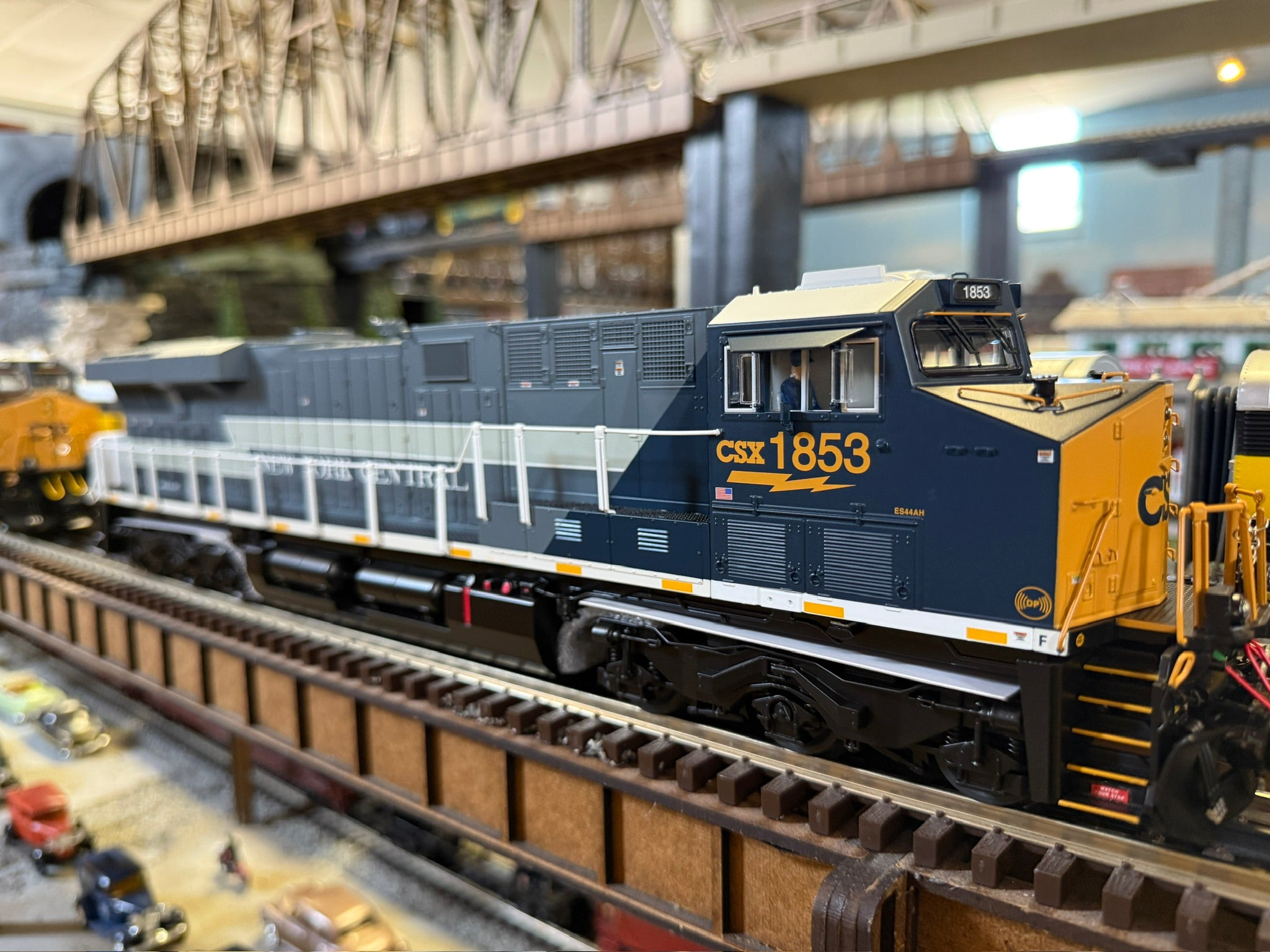 Lionel 2533559 - Legacy ES44 Diesel Locomotive "New York Central" #1853 CSX (Non-Powered)