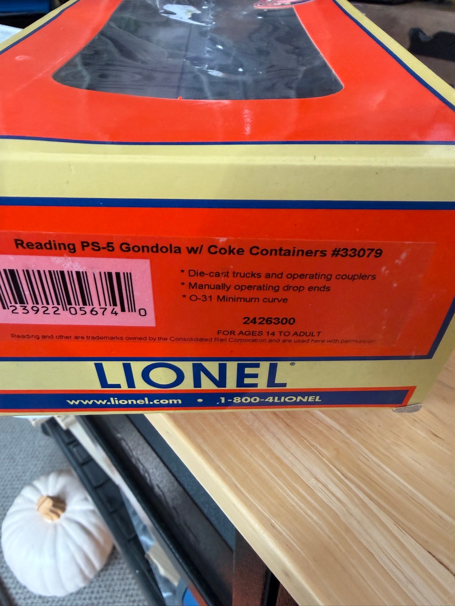 Lionel 2426300D - PS-5 Gondola "Reading" w/ Coke Containers #33079 - Damaged Box