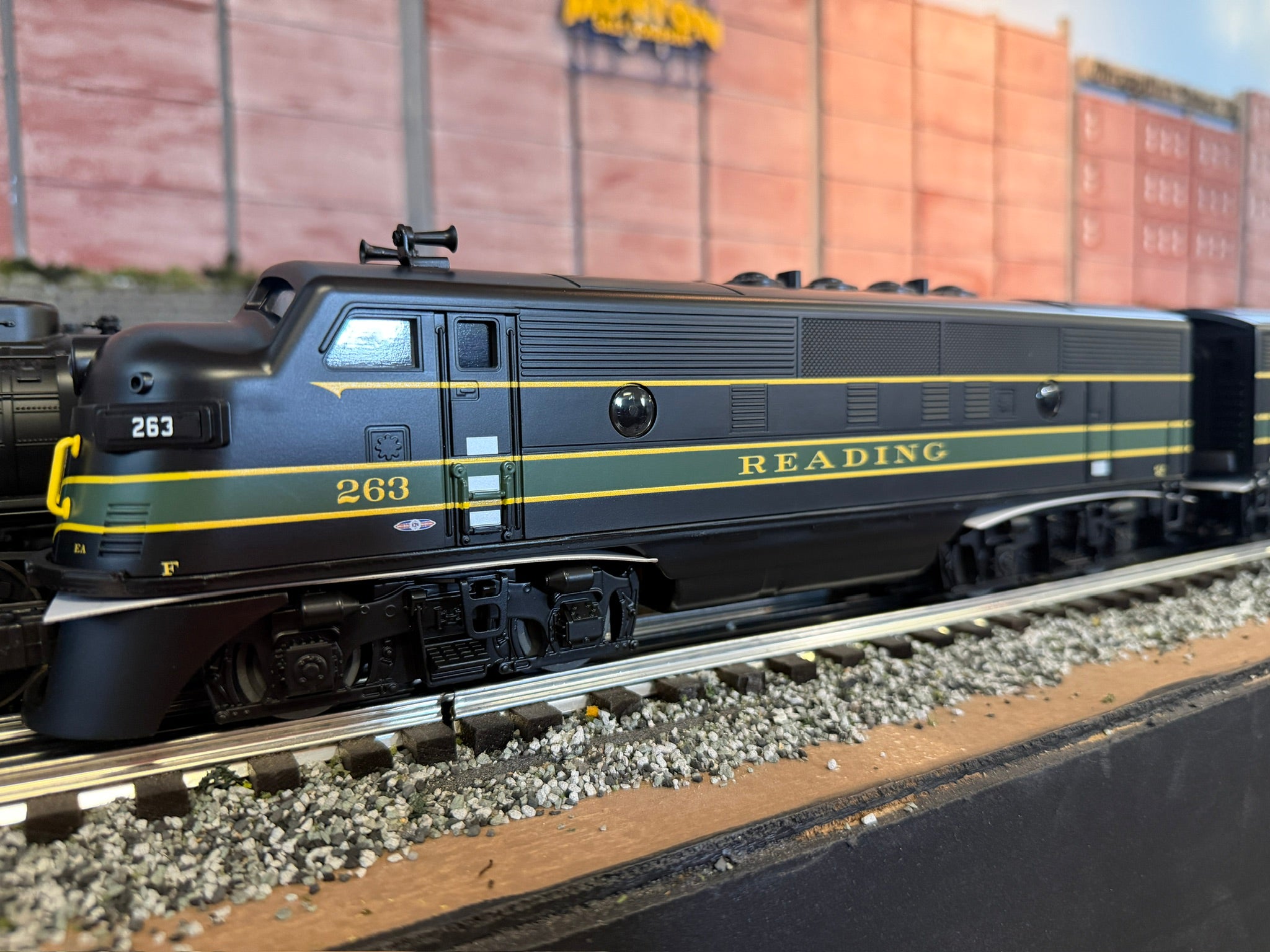 Lionel 2534080 - LionChief+ 2.0 F3 AA Diesel Set "Reading" #263/262