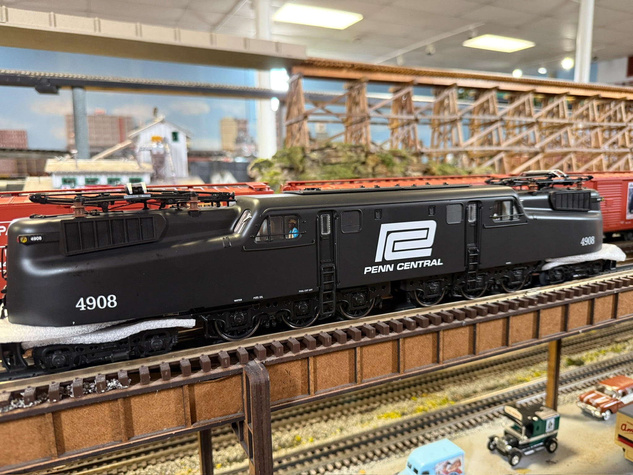 Lionel 2533060 - Vision Line GG1 Electric Engine "Penn Central" #4908