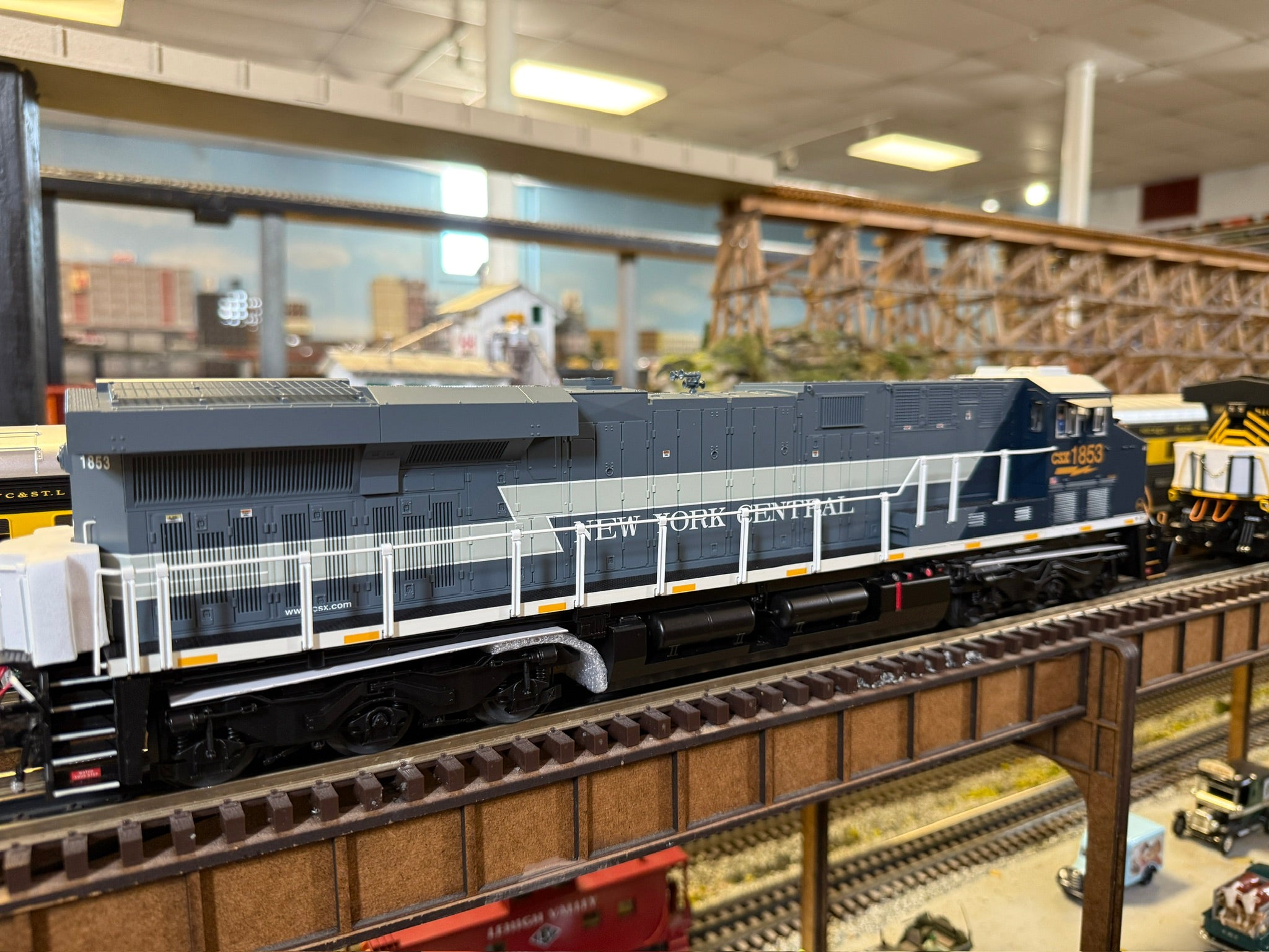 Lionel 2533551 - Legacy ES44 Diesel Locomotive "New York Central" #1853 (CSX)