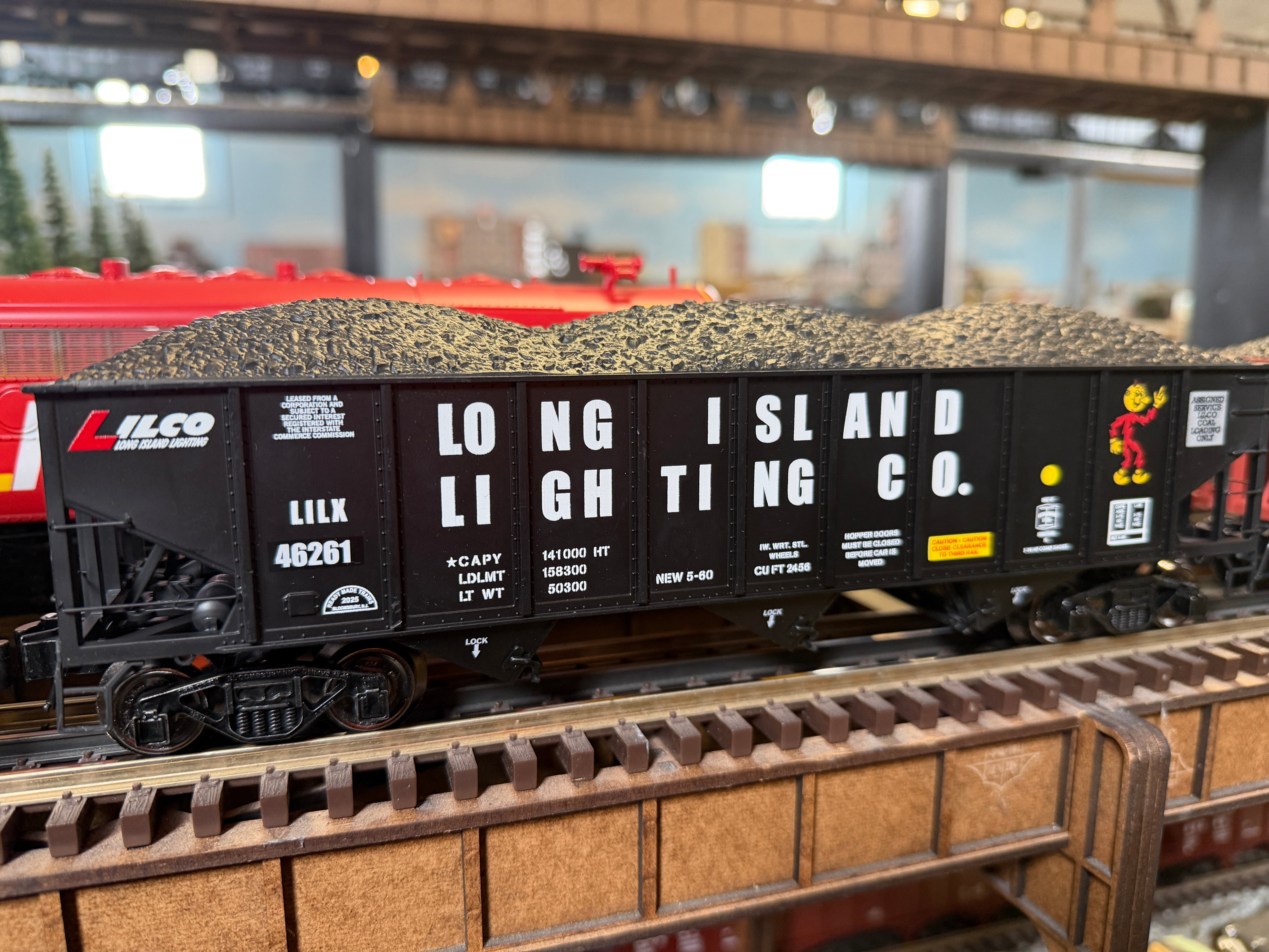 Ready Made Trains RMT-66299-111 - 70 Ton 3-Bay Coal Hopper Car "Long Island" w/ Load (Lighting Co.)