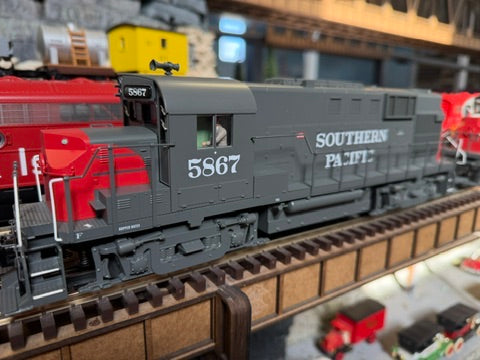 MTH 20-22065-1 - Premier - RS-11 Low Hood Diesel Engine "Southern Pacific" #5867 w/ PS3