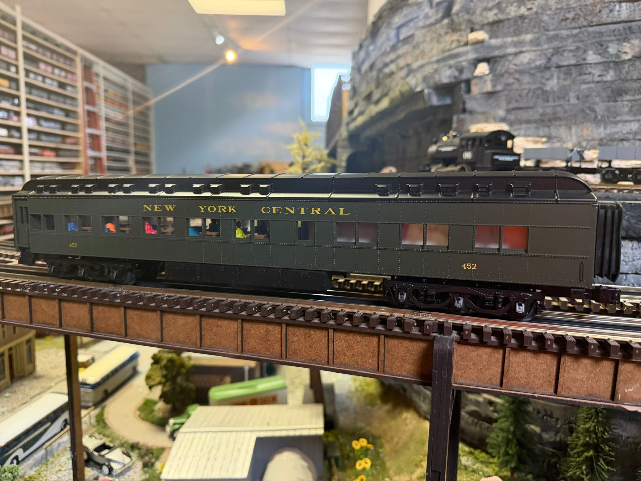 Lionel 2527610 - 18" StationSounds Diner "New York Central" #452