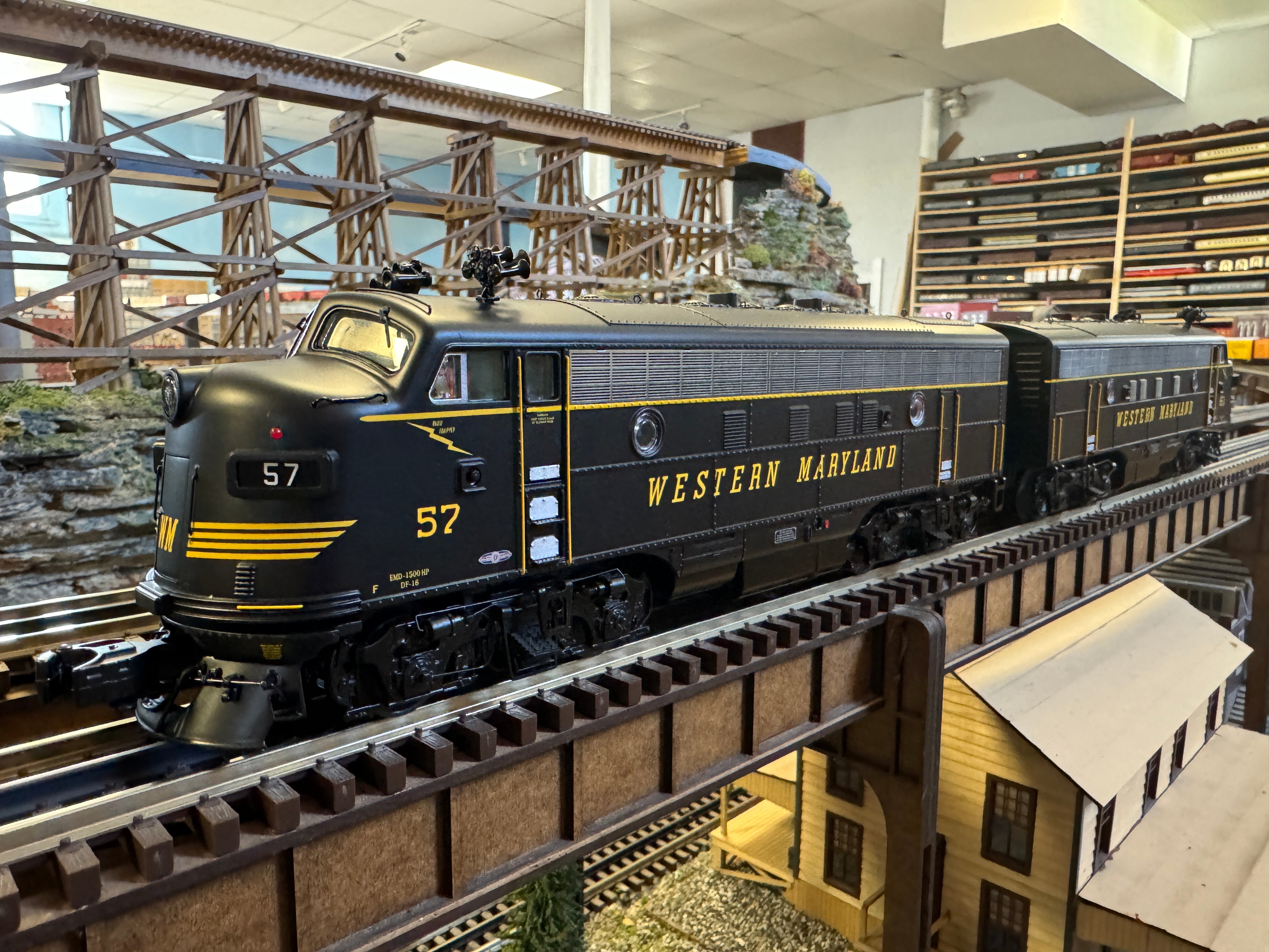 MTH 20-21803-1 - F-7 A Unit Diesel Engine "Western Maryland" #61 w/ PS3 (Hi-Rail Wheels)