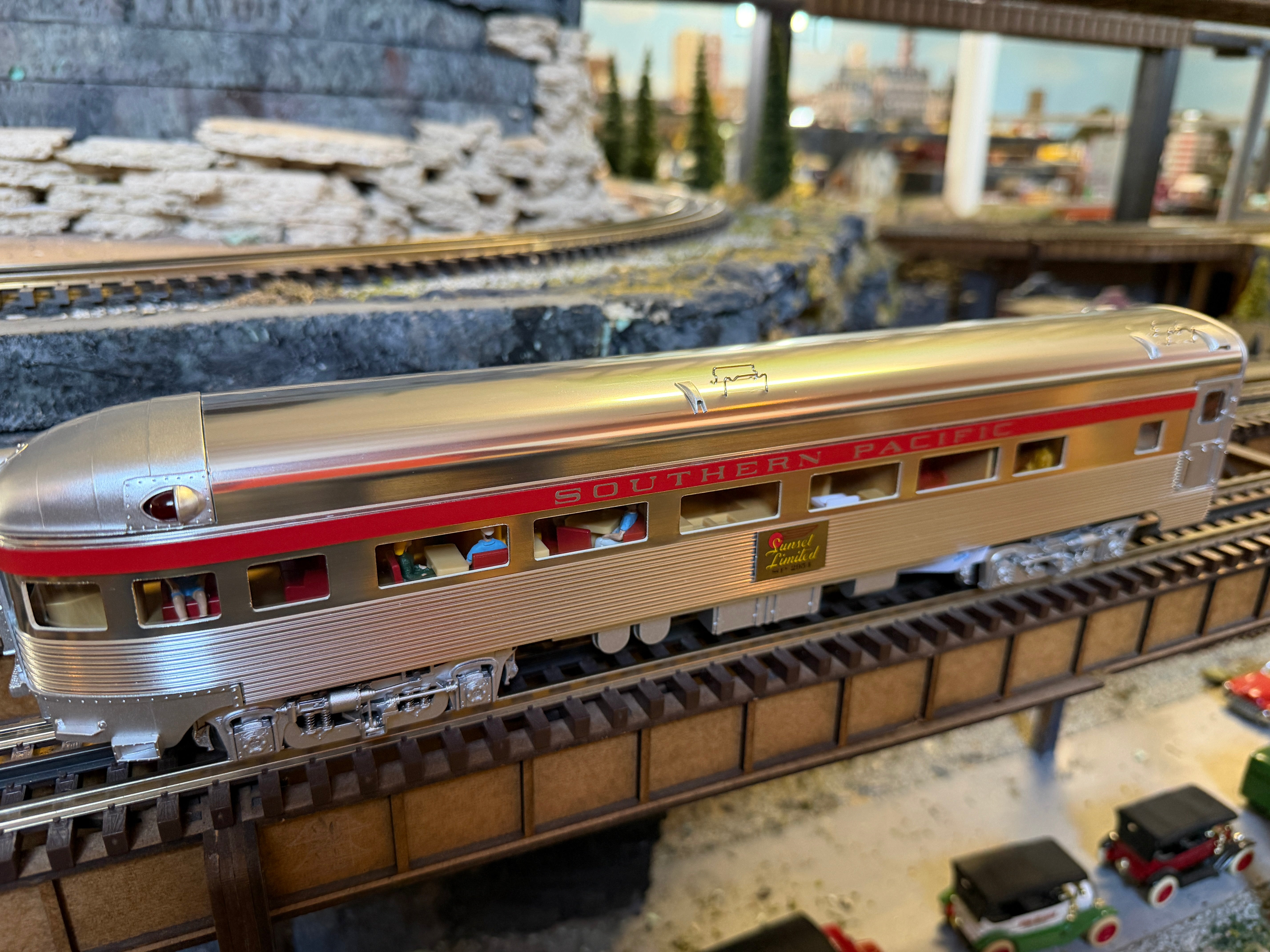 Lionel 2527750 - 15" Aluminum StationSounds Diner "Southern Pacific" #10210