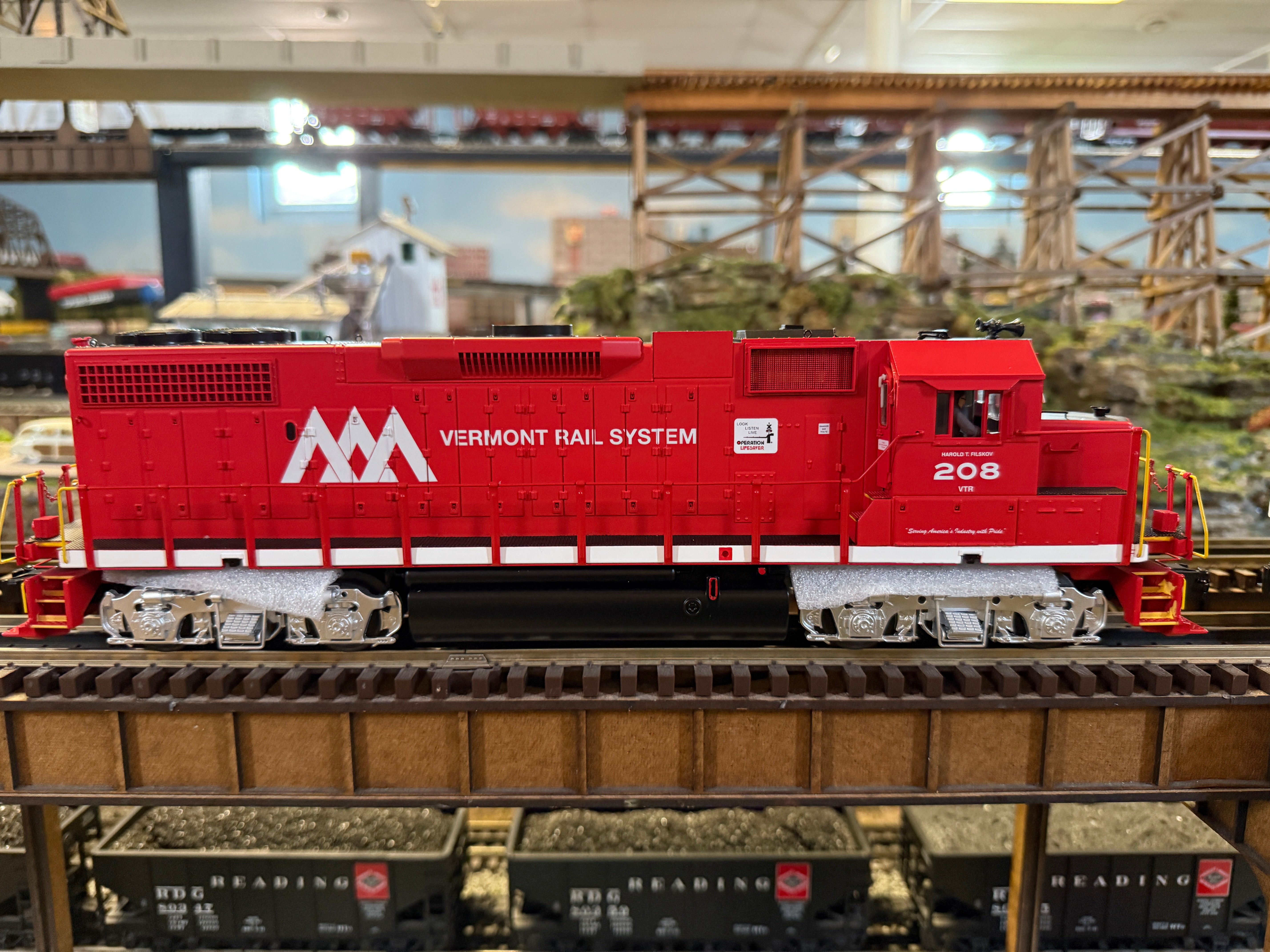 Atlas O 30138352 - Premier - GP38-2 Diesel Locomotive "Vermont Railway" #209