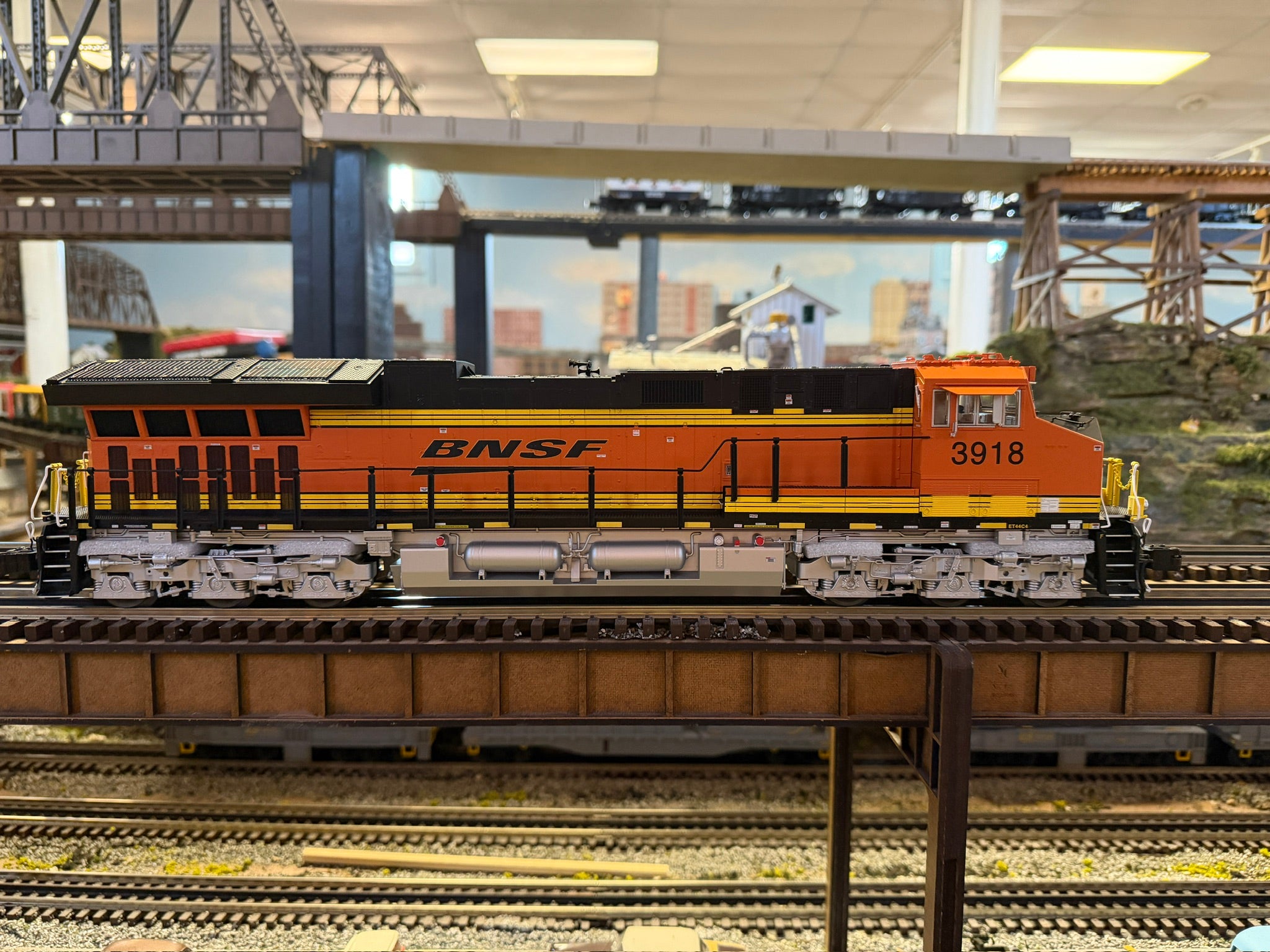Lionel 2533459 - Legacy ET44AC SuperBass "BNSF" #3998 (Non-Powered)