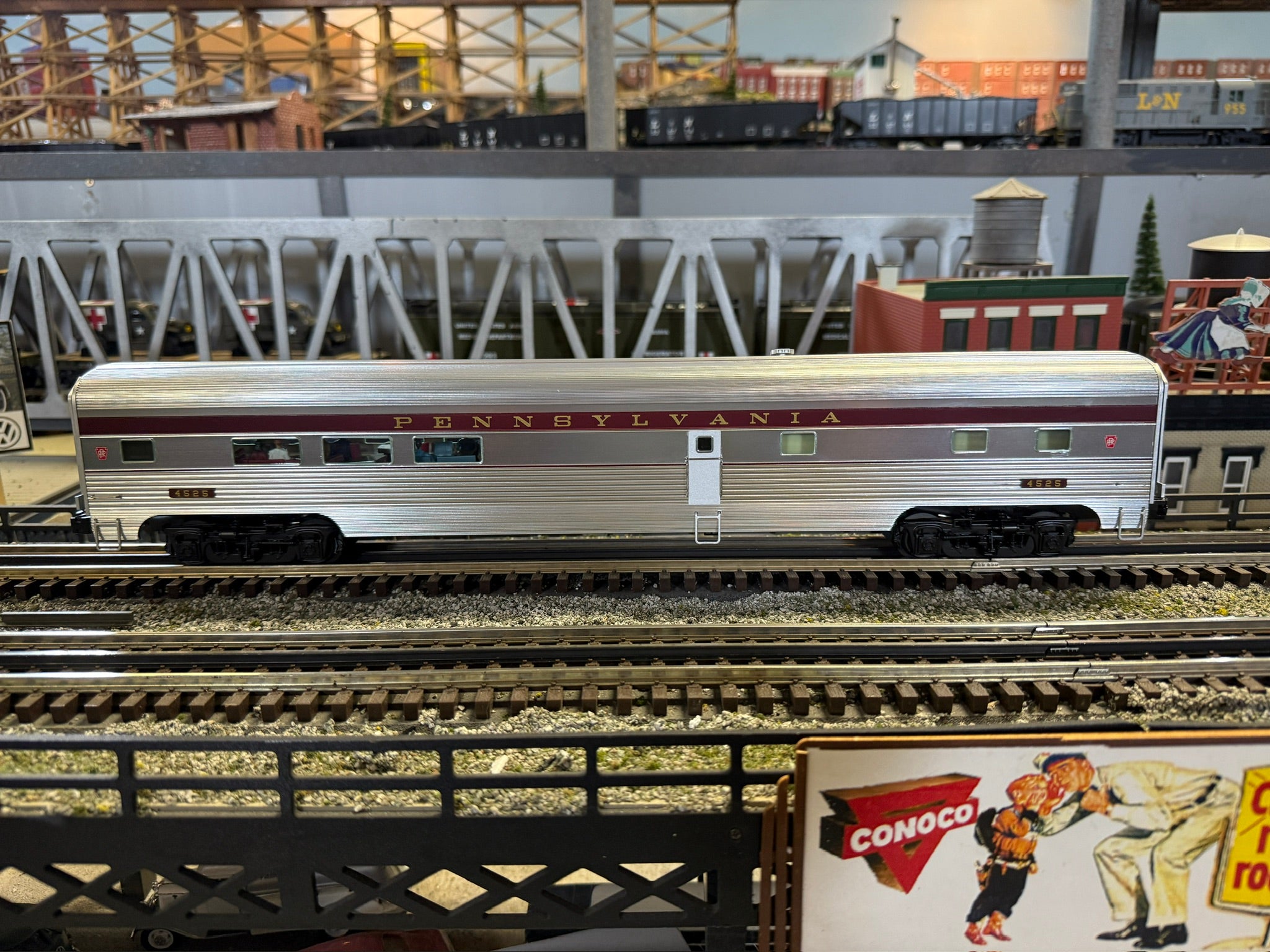 Lionel 2527110 - 18" Aluminum Stationsounds Diner Car "Pennsylvania"