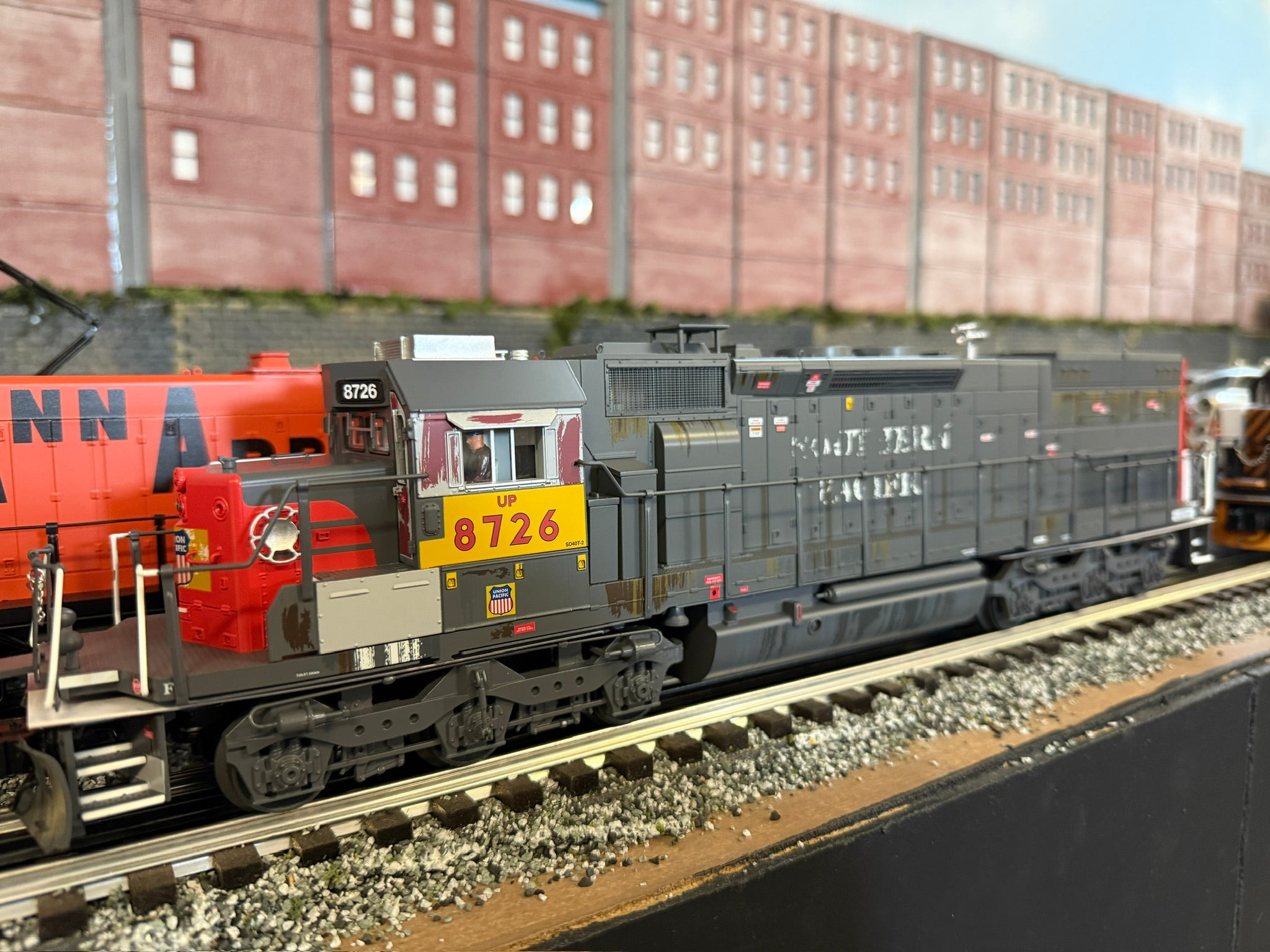 Lionel 2533851 - Legacy SD40T-2 Diesel Locomotive "Union Pacific" #8726