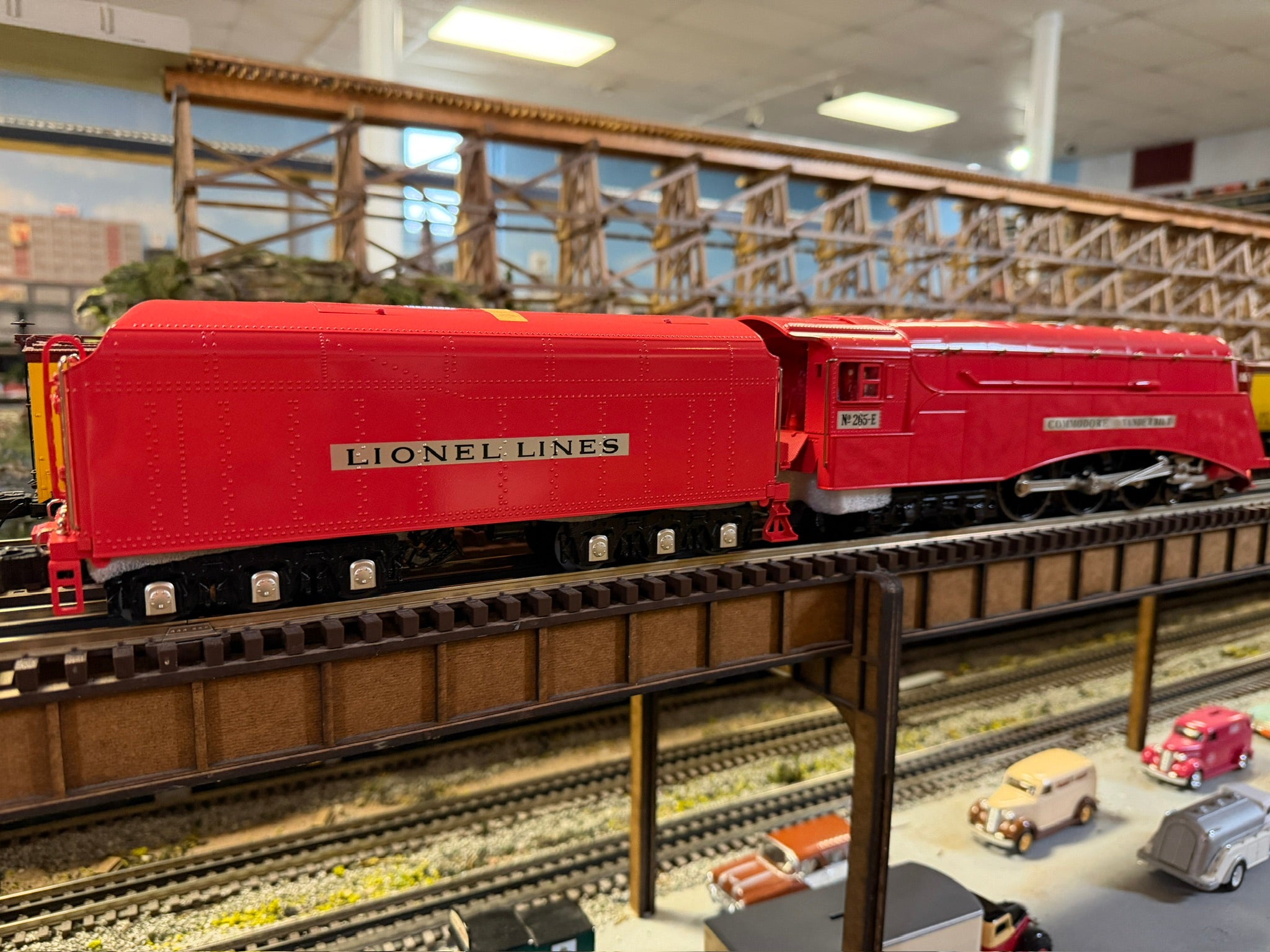 Lionel 2531390 - Vision Line Commodore Vanderbilt "Lionel Lines" (Red)