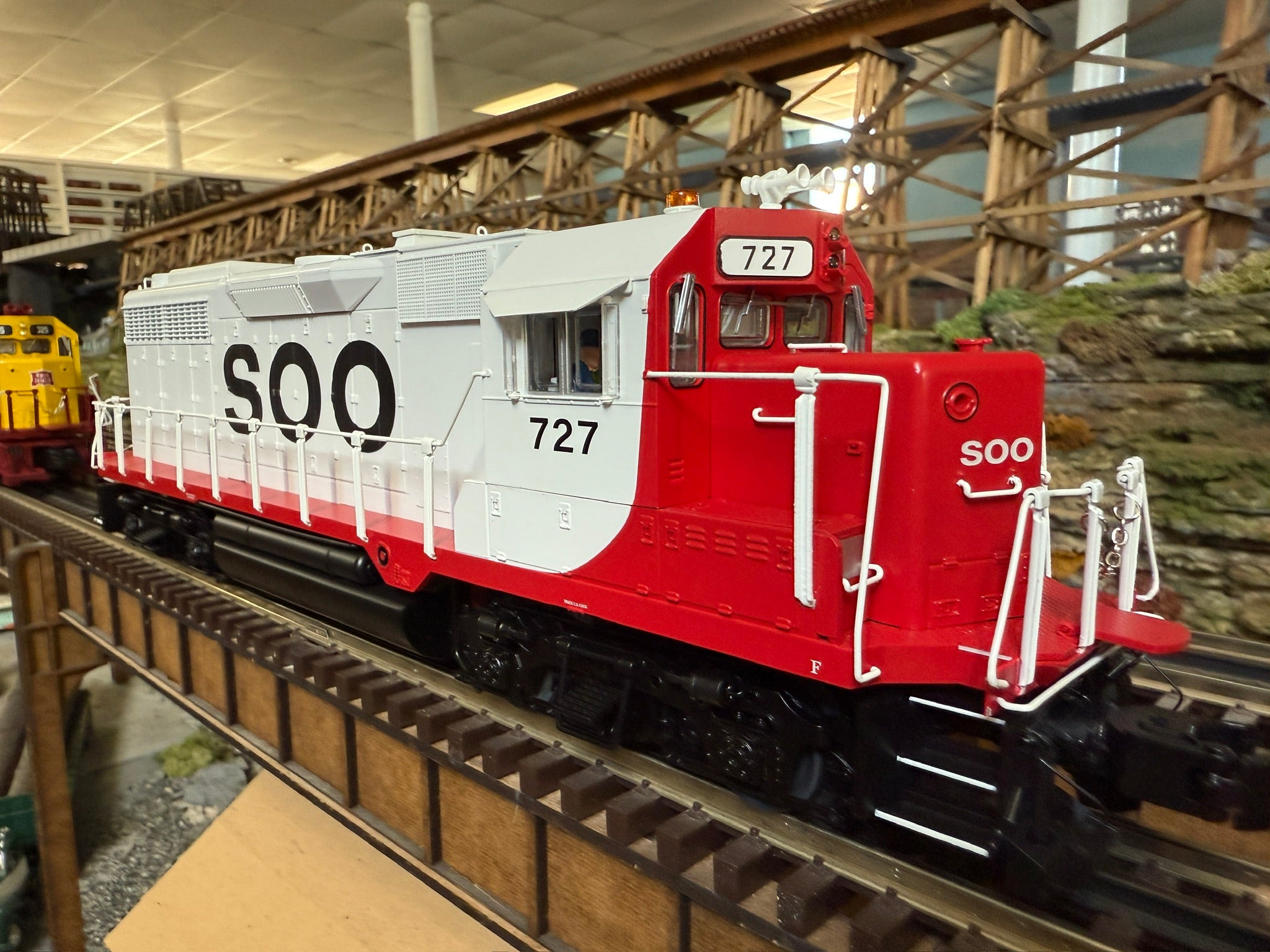 Lionel 2533955 - Legacy GP35 Diesel Locomotive "SOO Line" #724 - Custom Run for MrMuffin'sTrains
