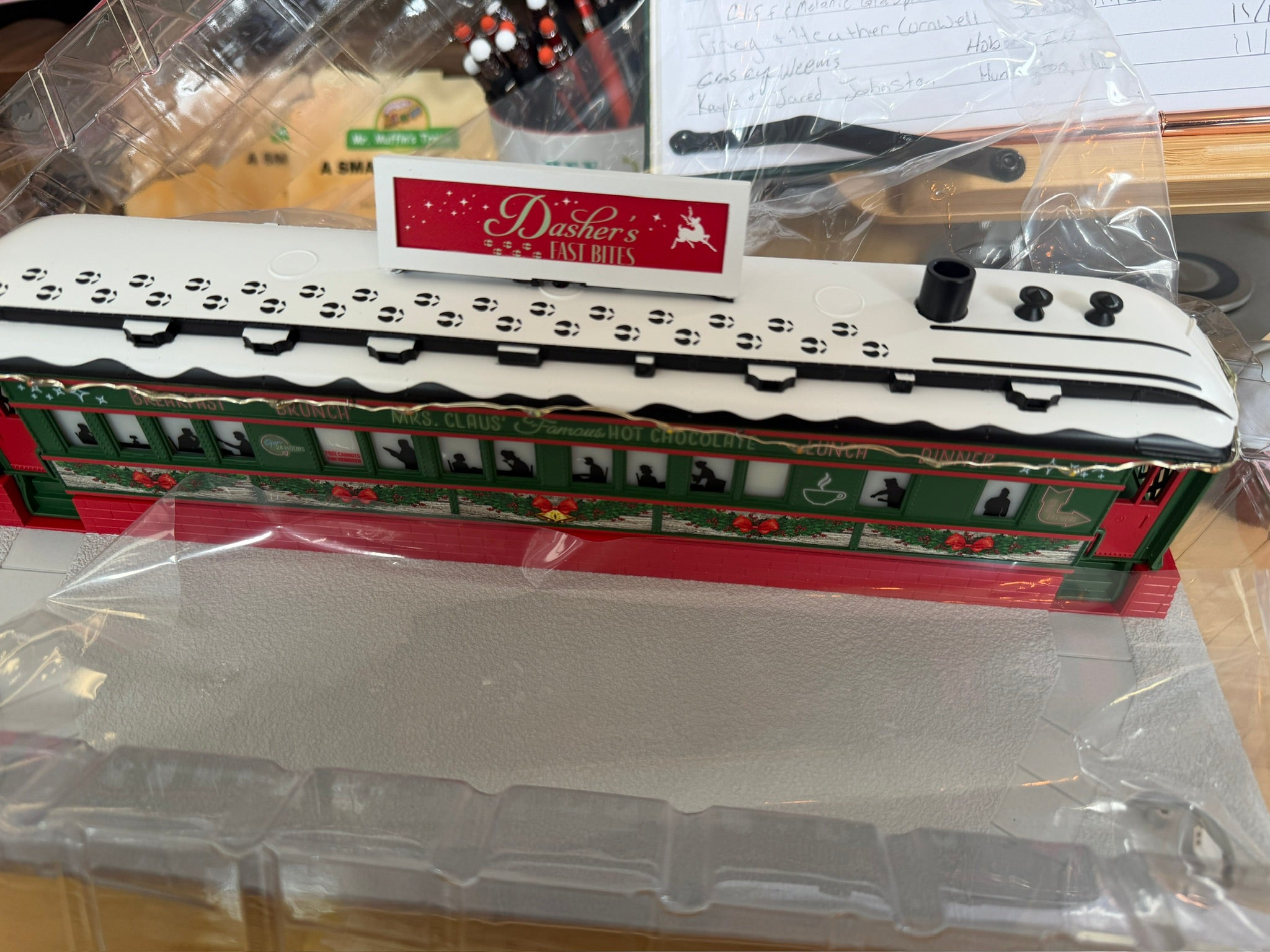 Lionel 2329020D - Christmas Roadside Diner - Damaged Box