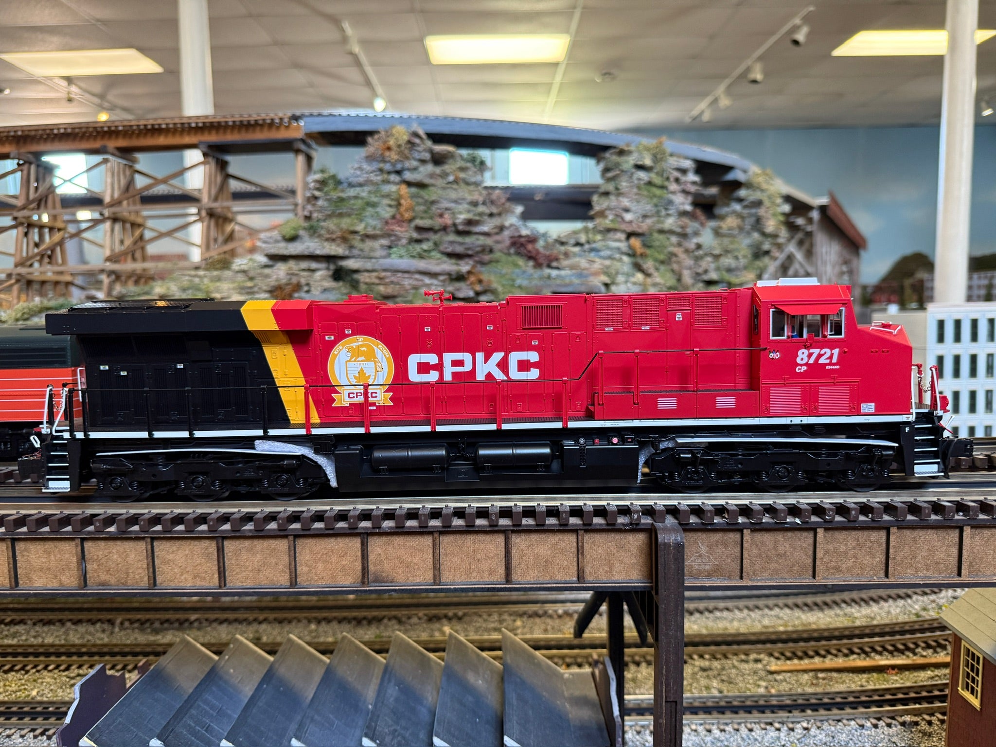 Lionel 2533652 - Legacy ES44 Diesel Locomotive "Canadian Pacific" #9375