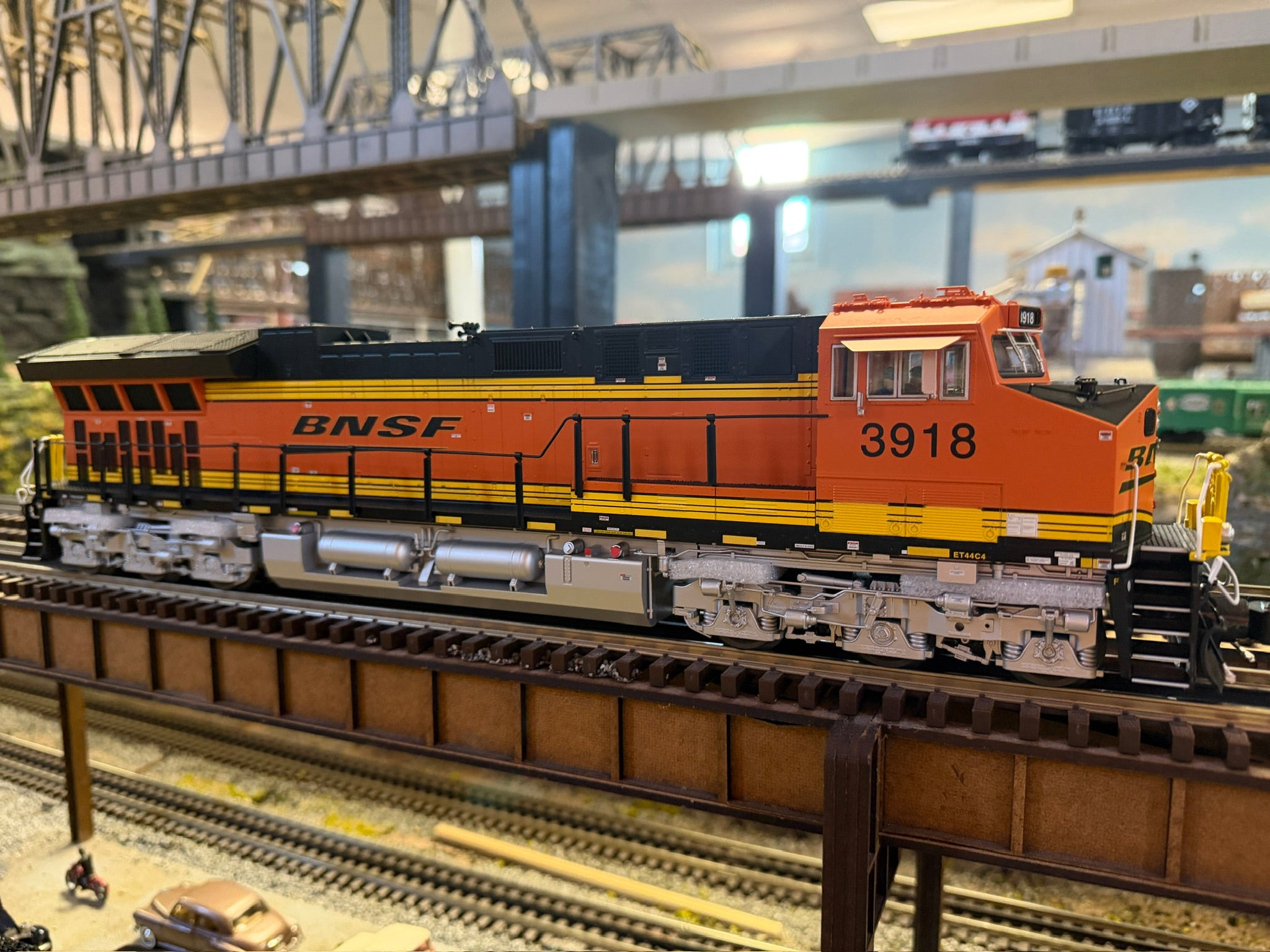 Lionel 2533452 - Legacy ET44AC Diesel Locomotive "BNSF" #3919