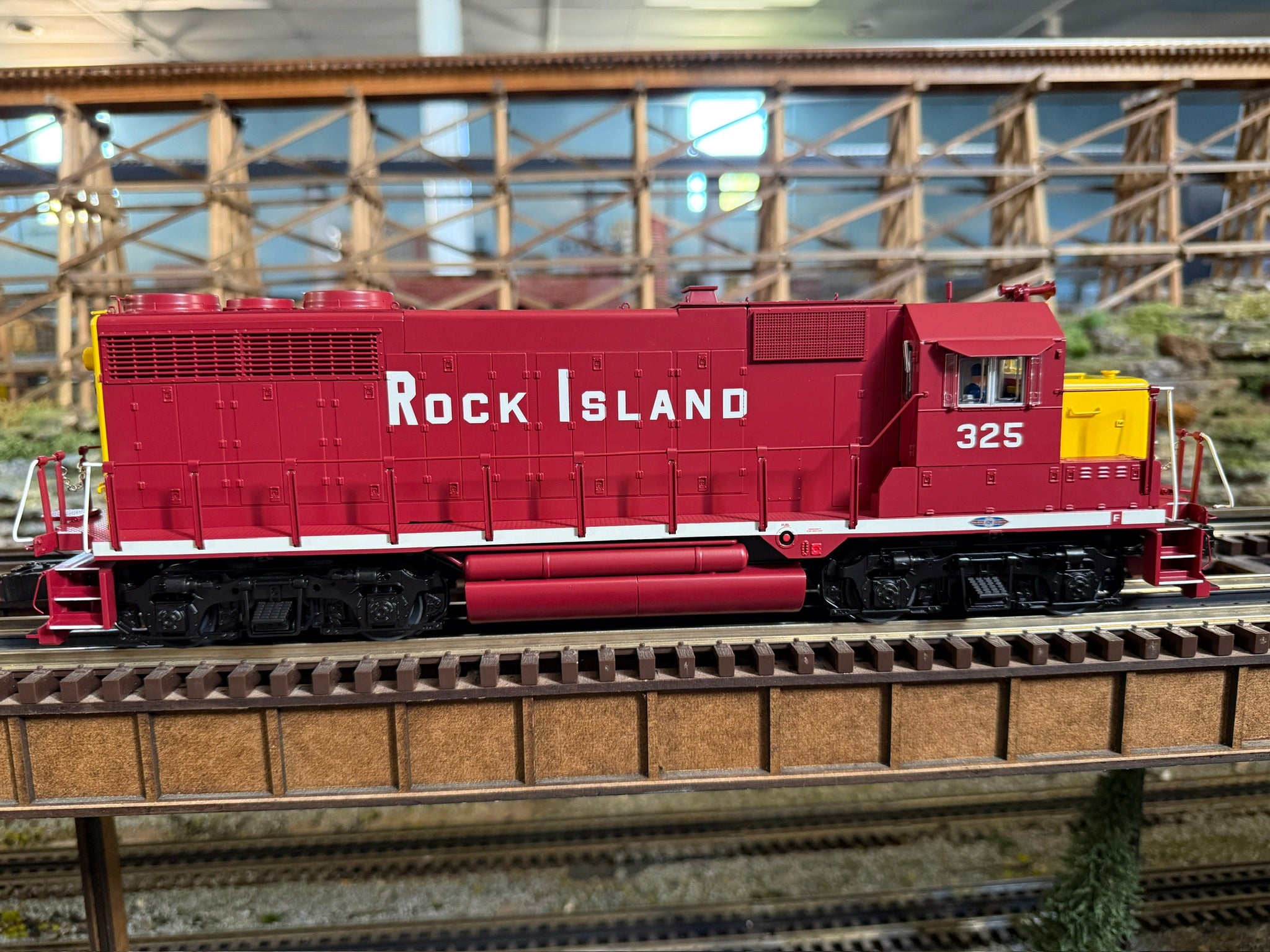 Lionel 2533956 - Legacy GP35 Diesel Locomotive "Rock Island" #325 - Custom Run for MrMuffin'sTrains