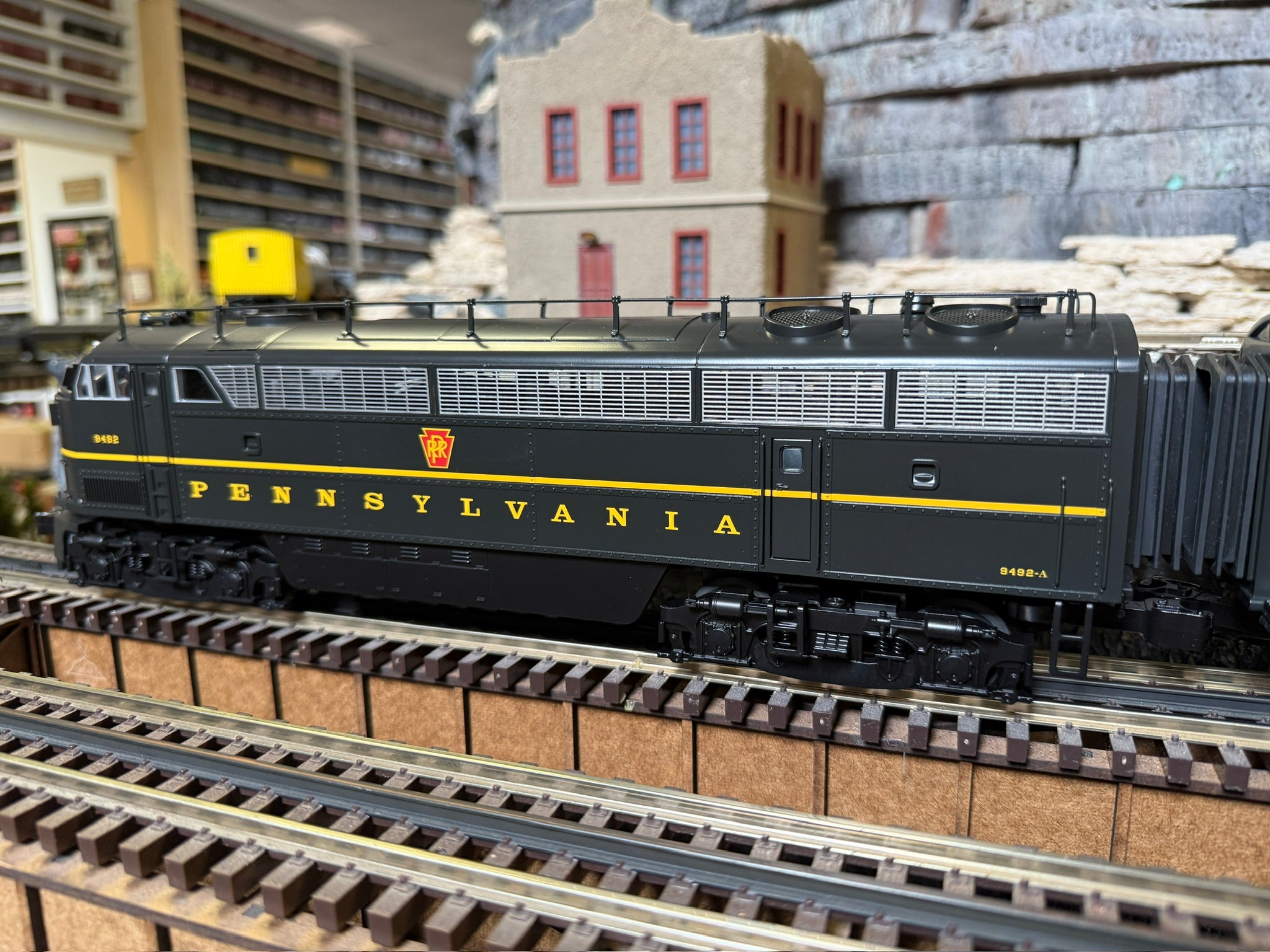 Lionel 2533251 - Legacy C Liner Diesel Locomotive "Pennsylvania" #9492A