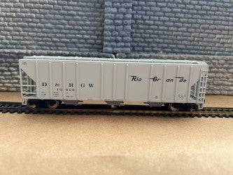 Walthers HO 910-49411 - Mainline - 50' Pullman-Standard PS-2CD 4427 3-Bay Covered Hopper "Denver & Rio Grande Western" #15095