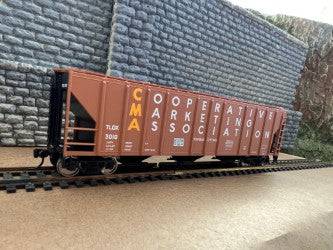 Walthers HO 910-49420 - Mainline - 50' Pullman-Standard PS-2CD 4427 3-Bay Covered Hopper "CMA TLDX" #3010
