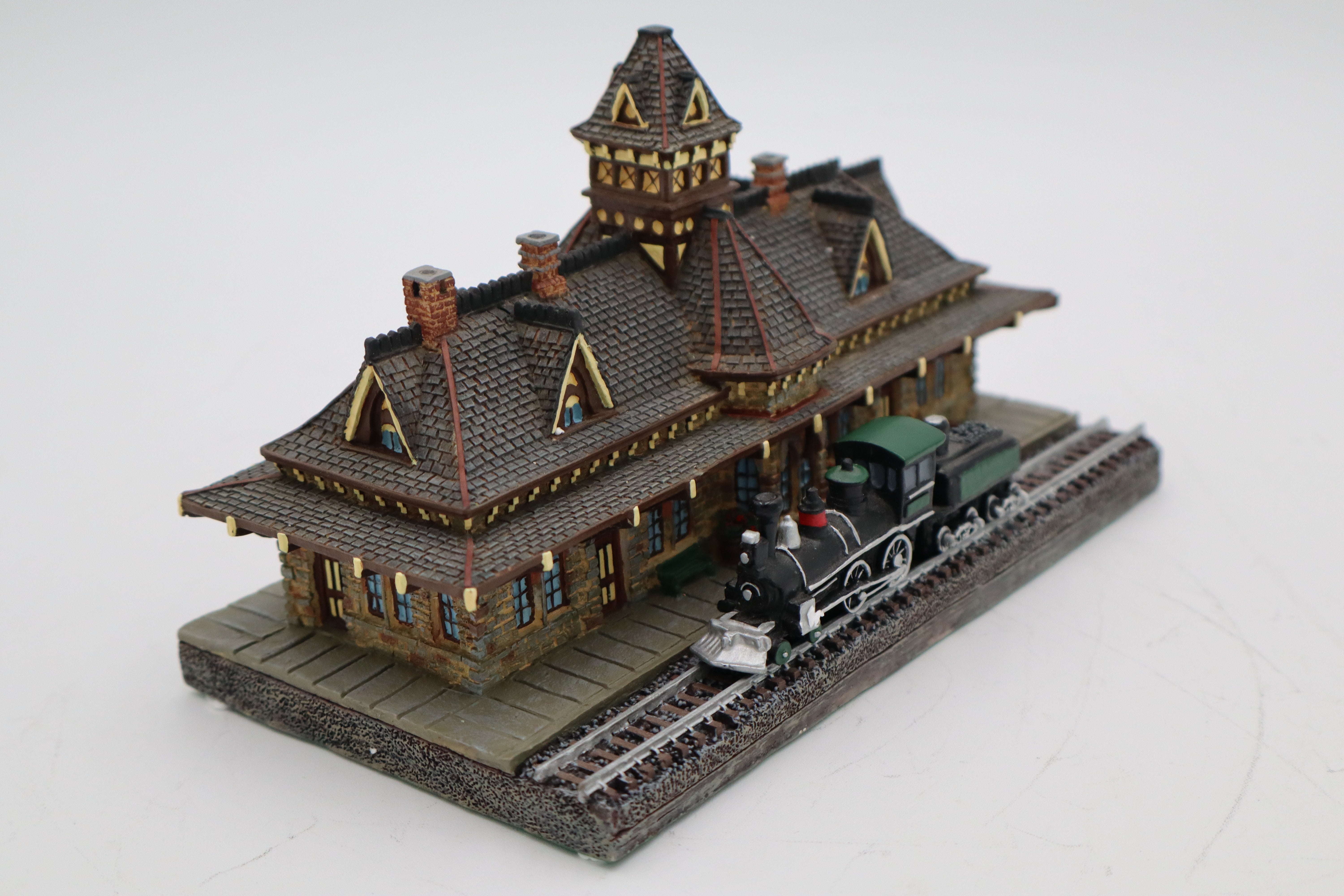 1994 Danbury Mint "The Tenafly Railroad Station"-Second hand-M8387