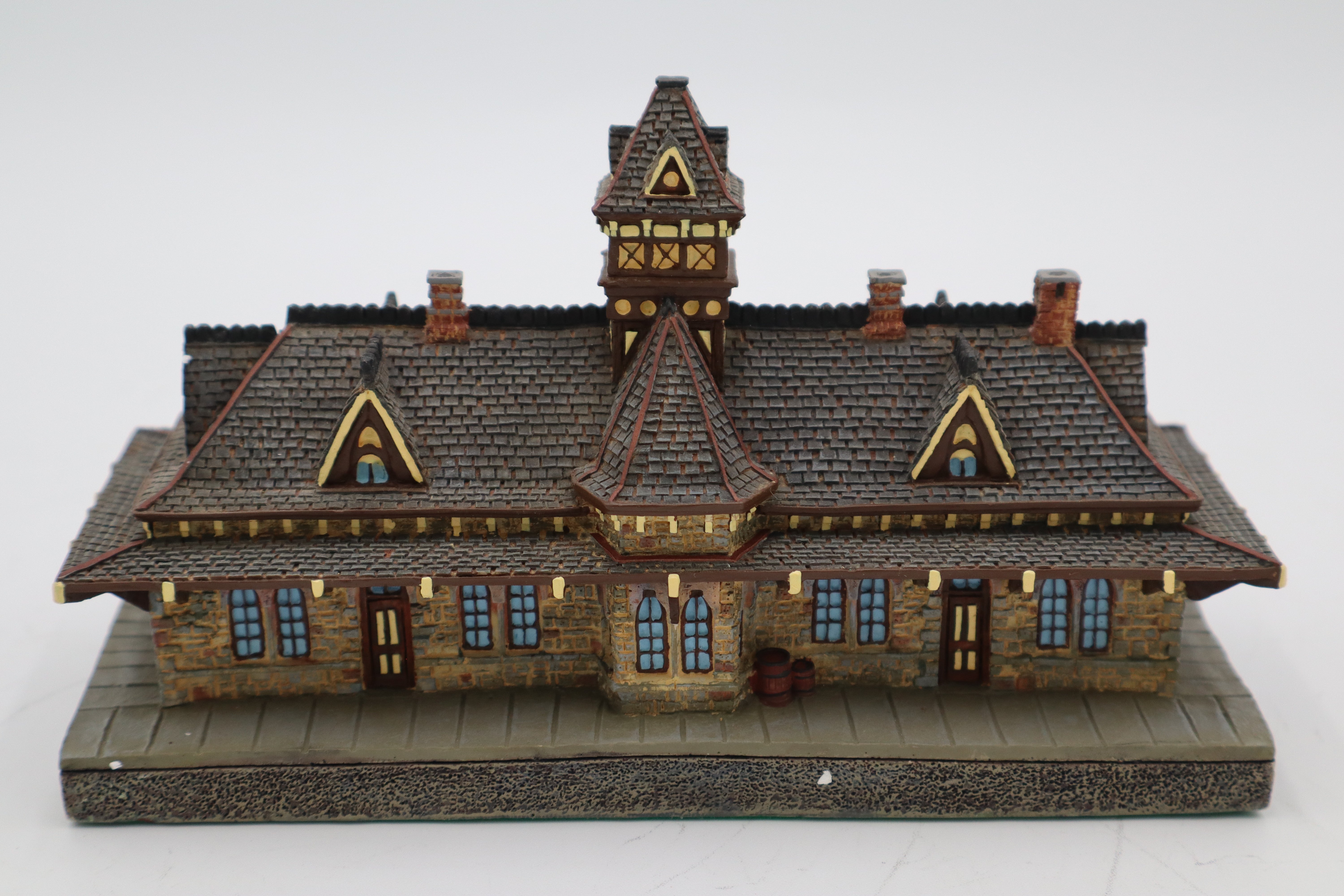 1994 Danbury Mint "The Tenafly Railroad Station"-Second hand-M8387