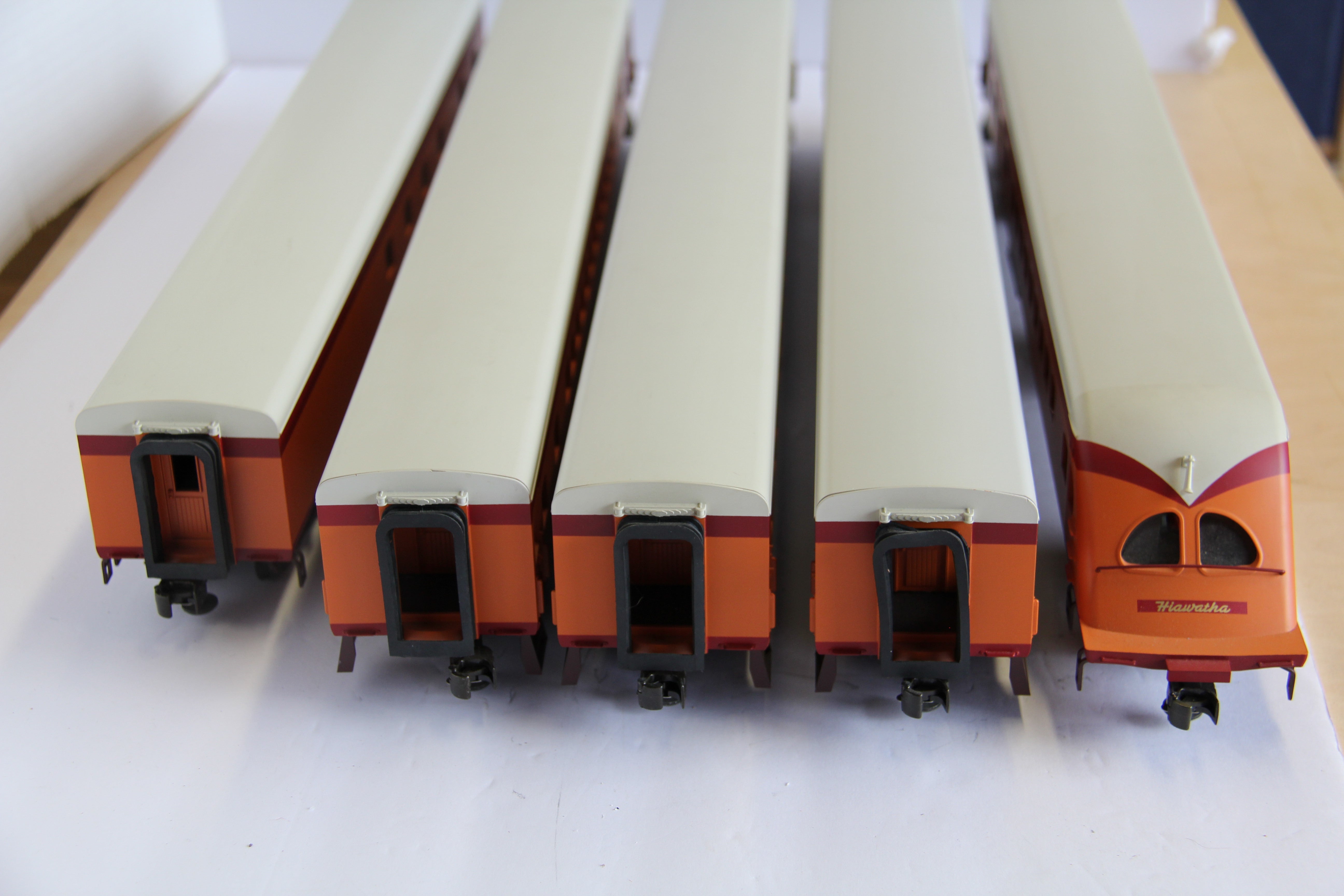 Weaver The Milwaukee Road Hiawatha 21" Passenger Cars-5 Set-Second hand-M6118