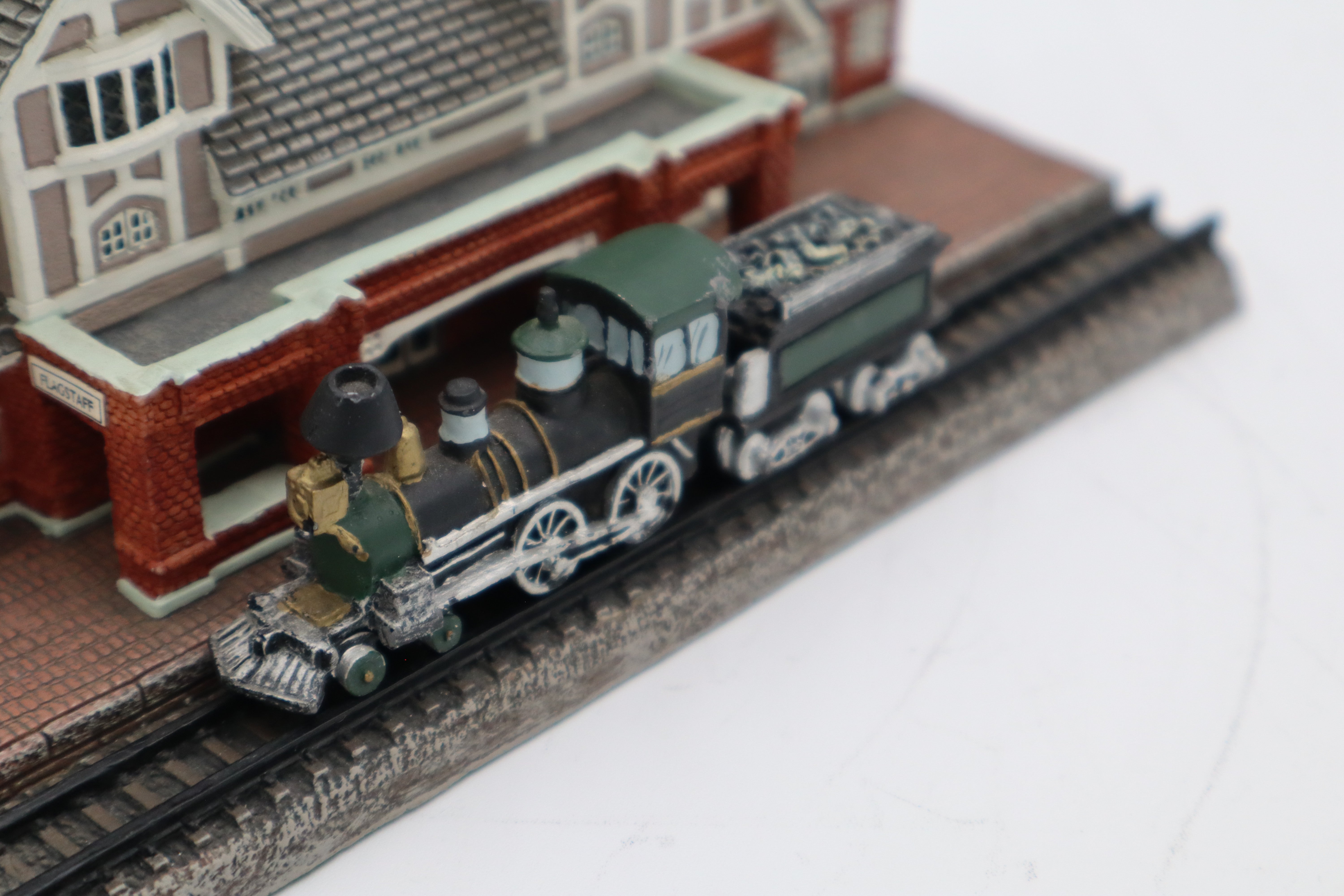 1993 Danbury Mint "The Flagstaff Railroad Station"-Second hand-M8389