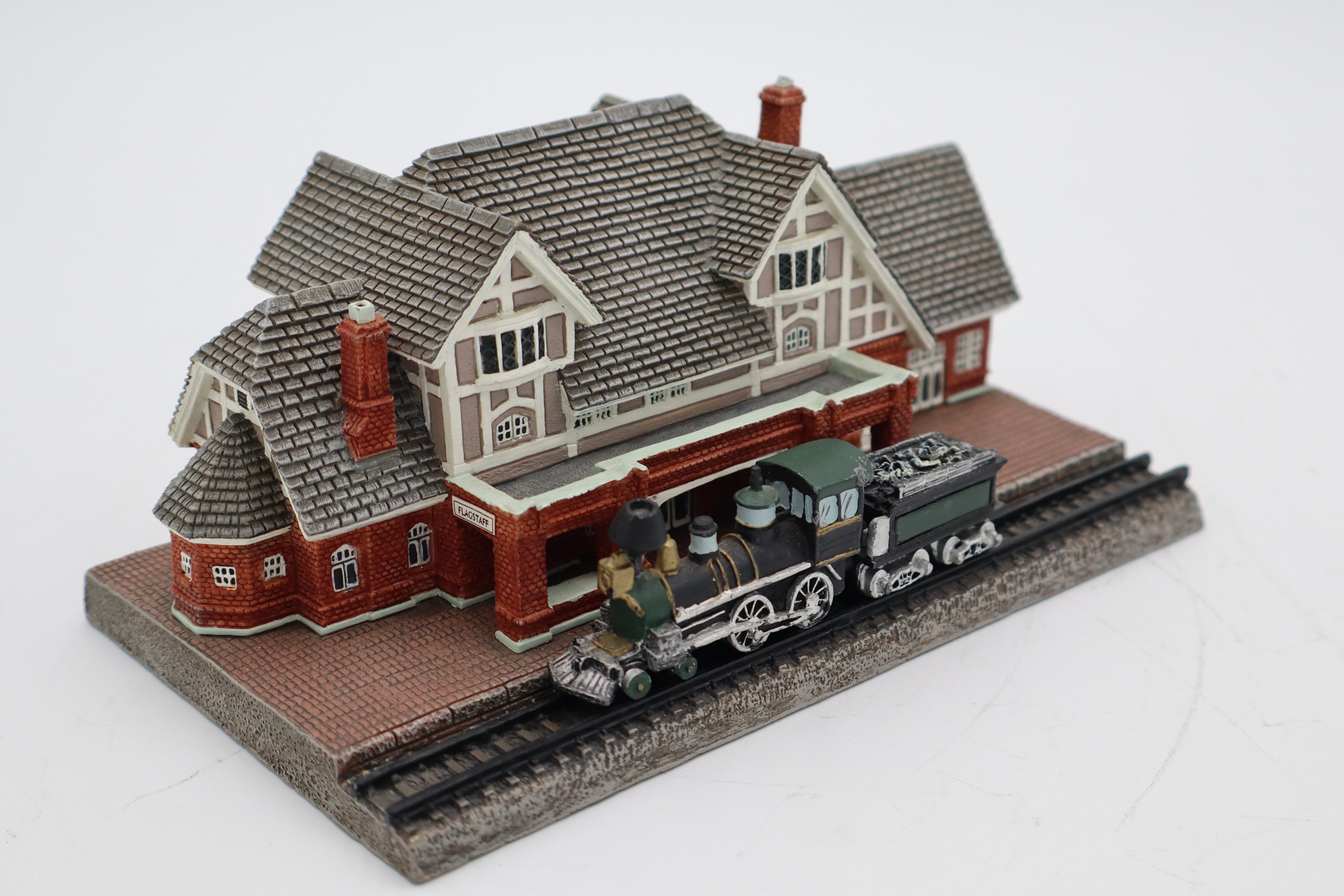 1993 Danbury Mint "The Flagstaff Railroad Station"-Second hand-M8389