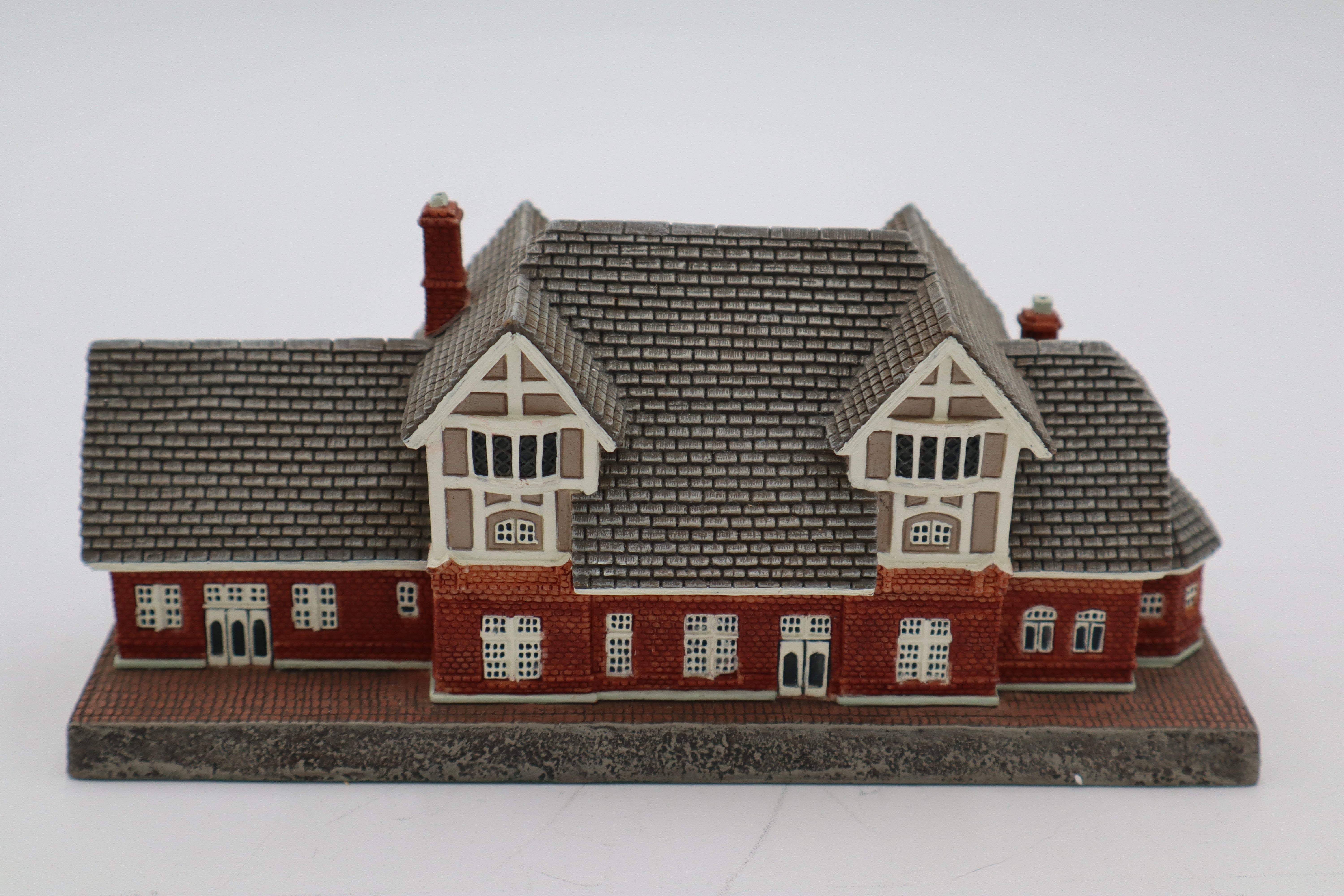 1993 Danbury Mint "The Flagstaff Railroad Station"-Second hand-M8389