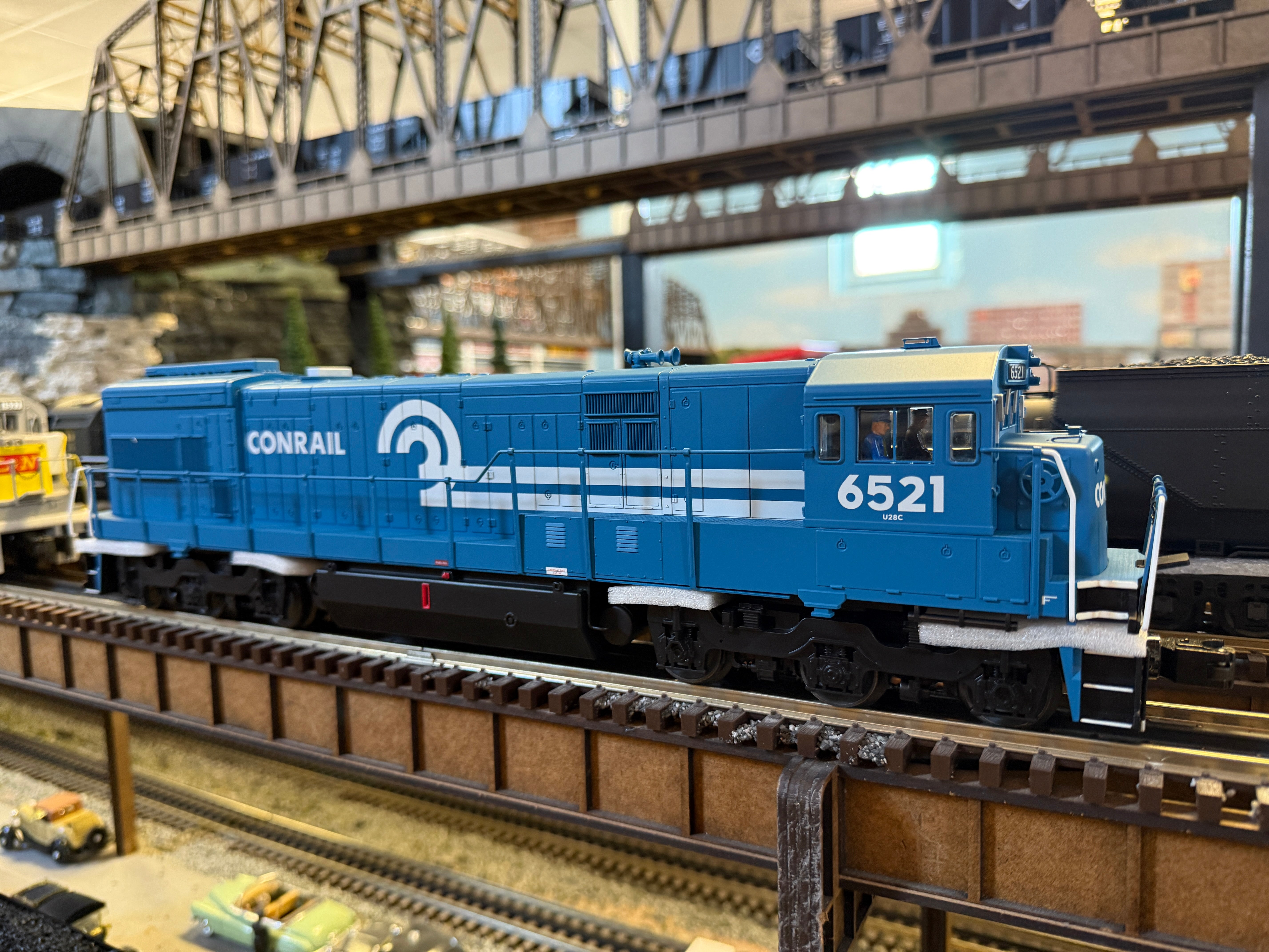 Lionel 2433732 - Legacy U28C Diesel Locomotive "Conrail" #6530